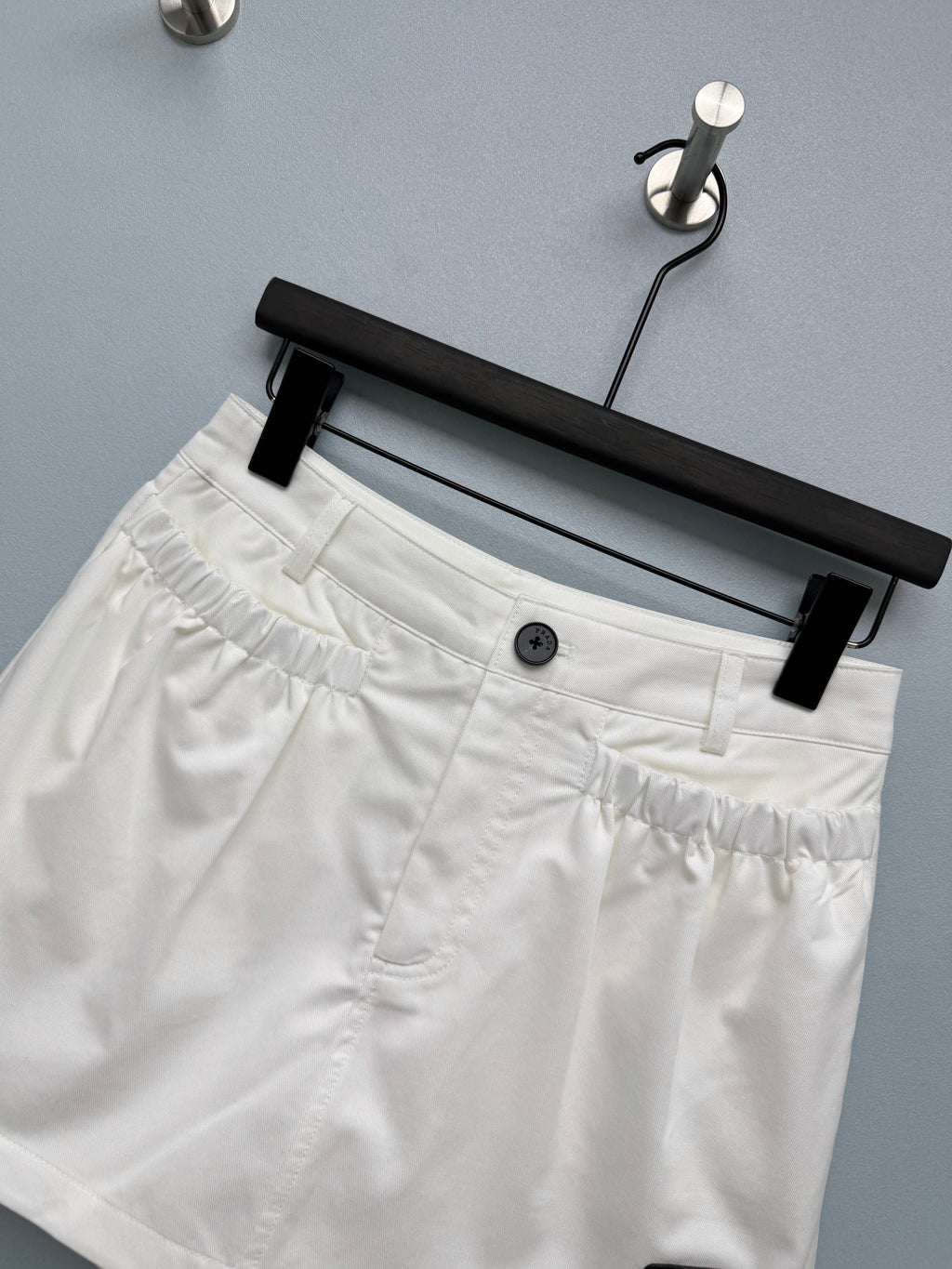 Triangle-Logo Shorts
