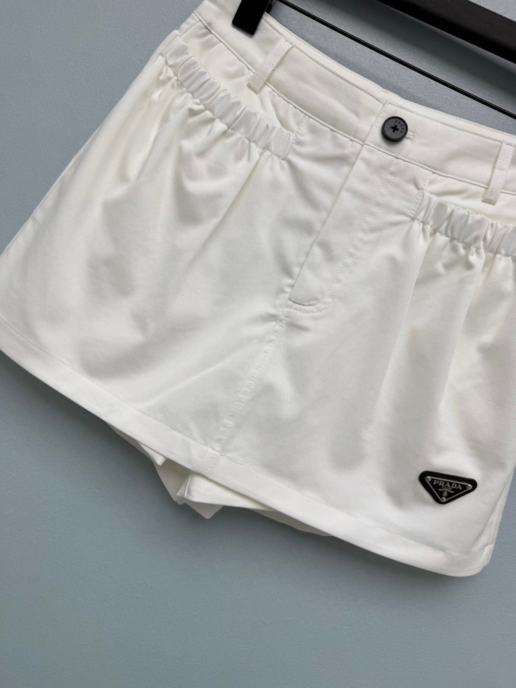 Triangle-Logo Shorts