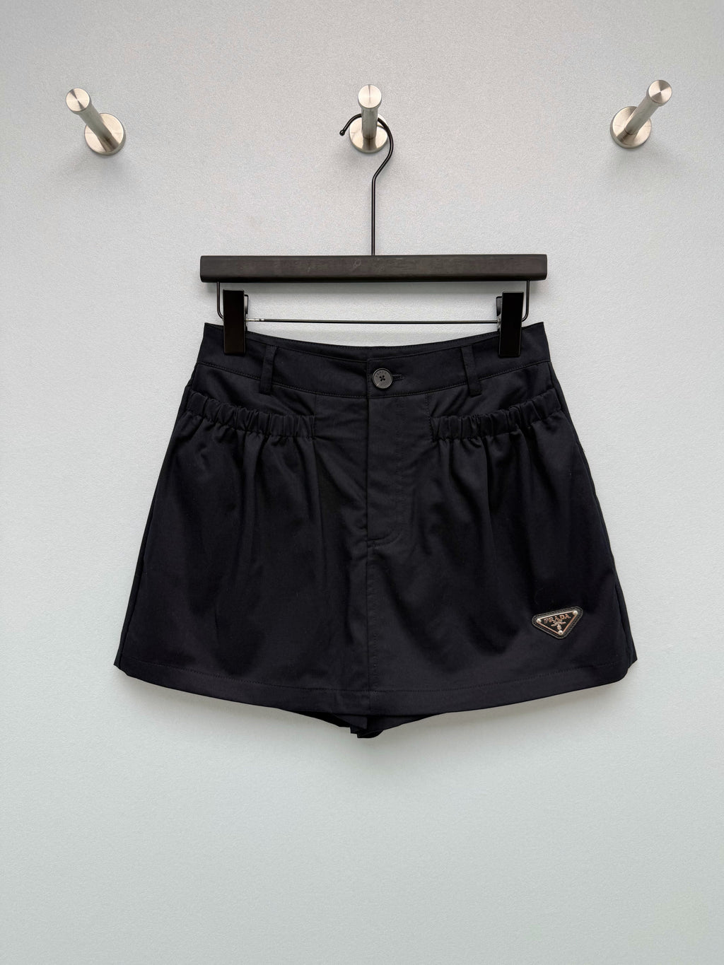 Triangle-Logo Shorts