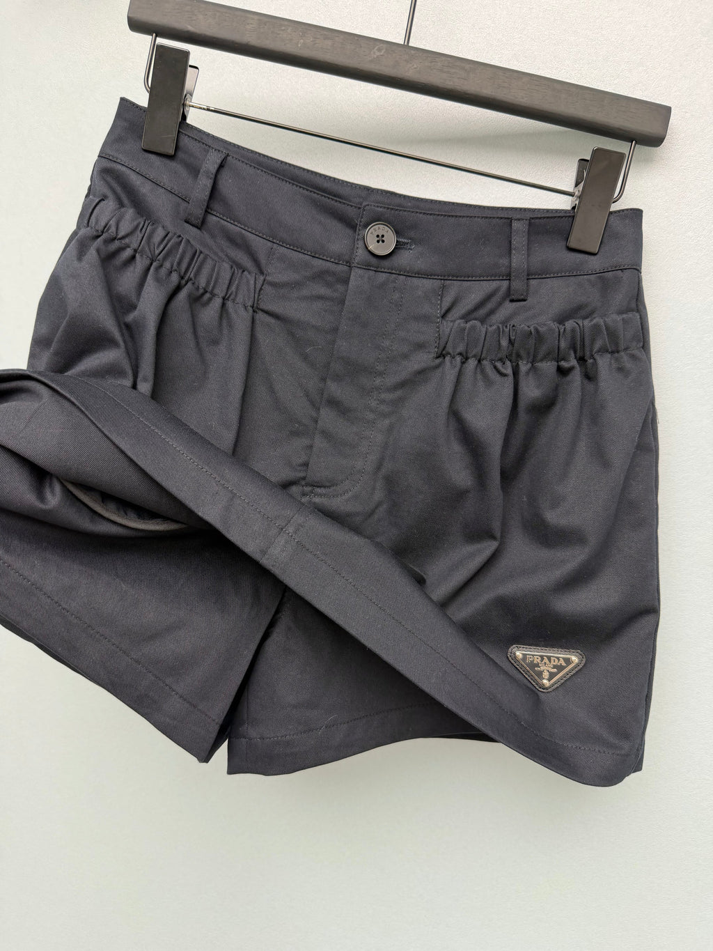 Triangle-Logo Shorts