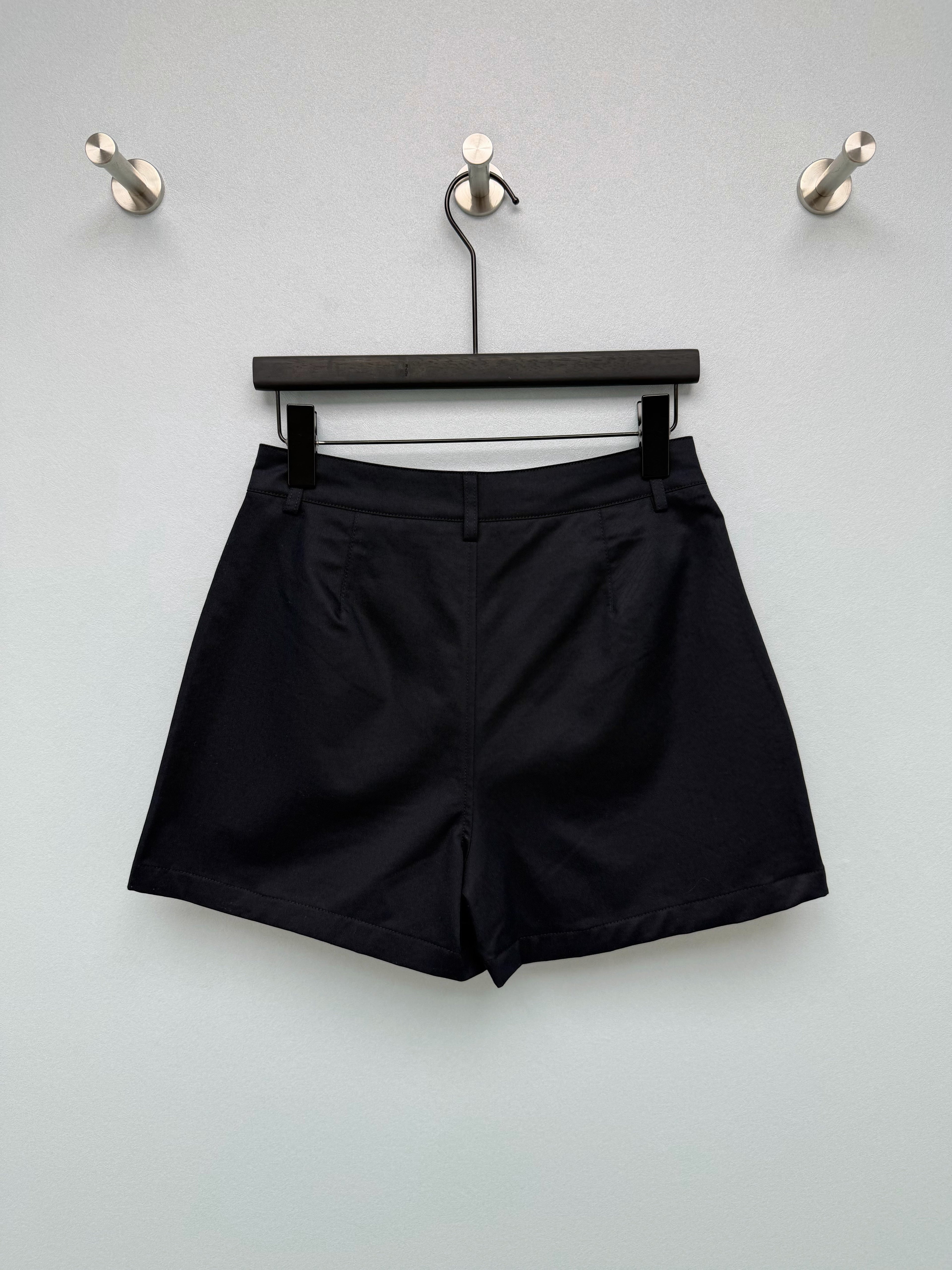 Triangle-Logo Shorts