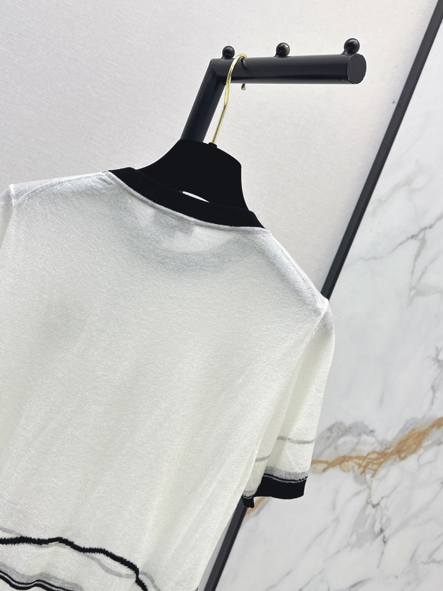Color-Block Trimmed Crewneck Knit Top