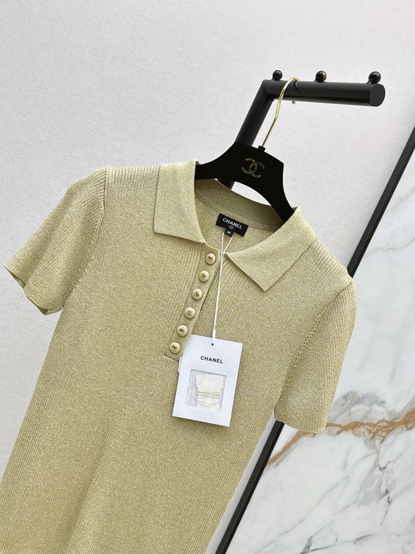 Short-Sleeve Top with Gold Lurex Yarn