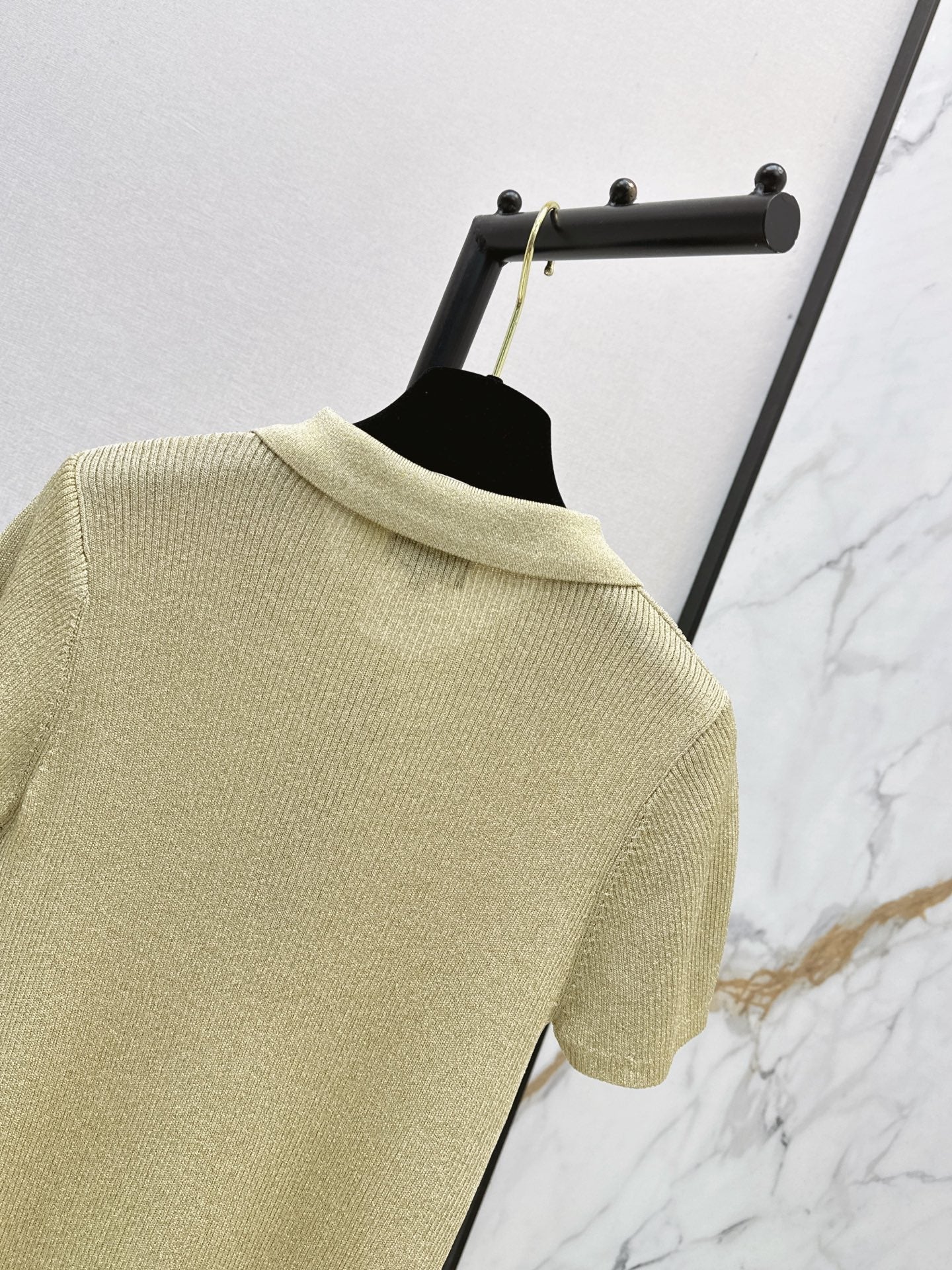 Short-Sleeve Top with Gold Lurex Yarn