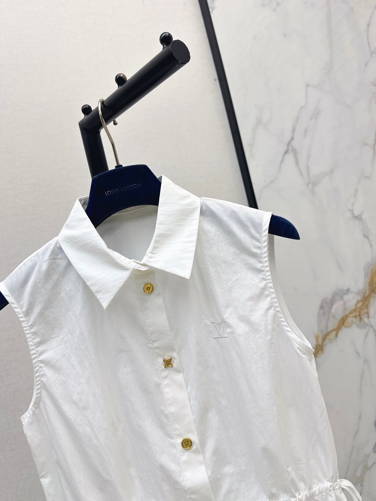 Sleeveless Collared Shirt