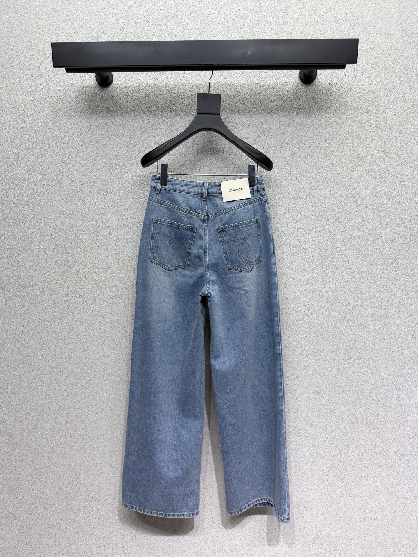 Wide-leg straight-leg jeans