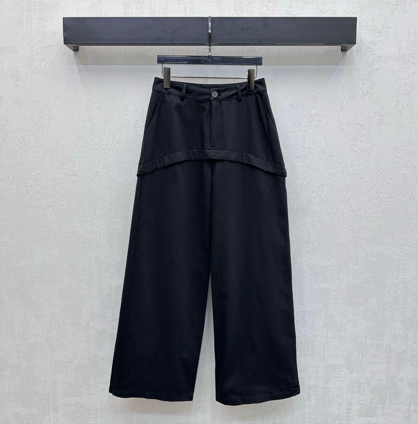 Straight-leg jeans