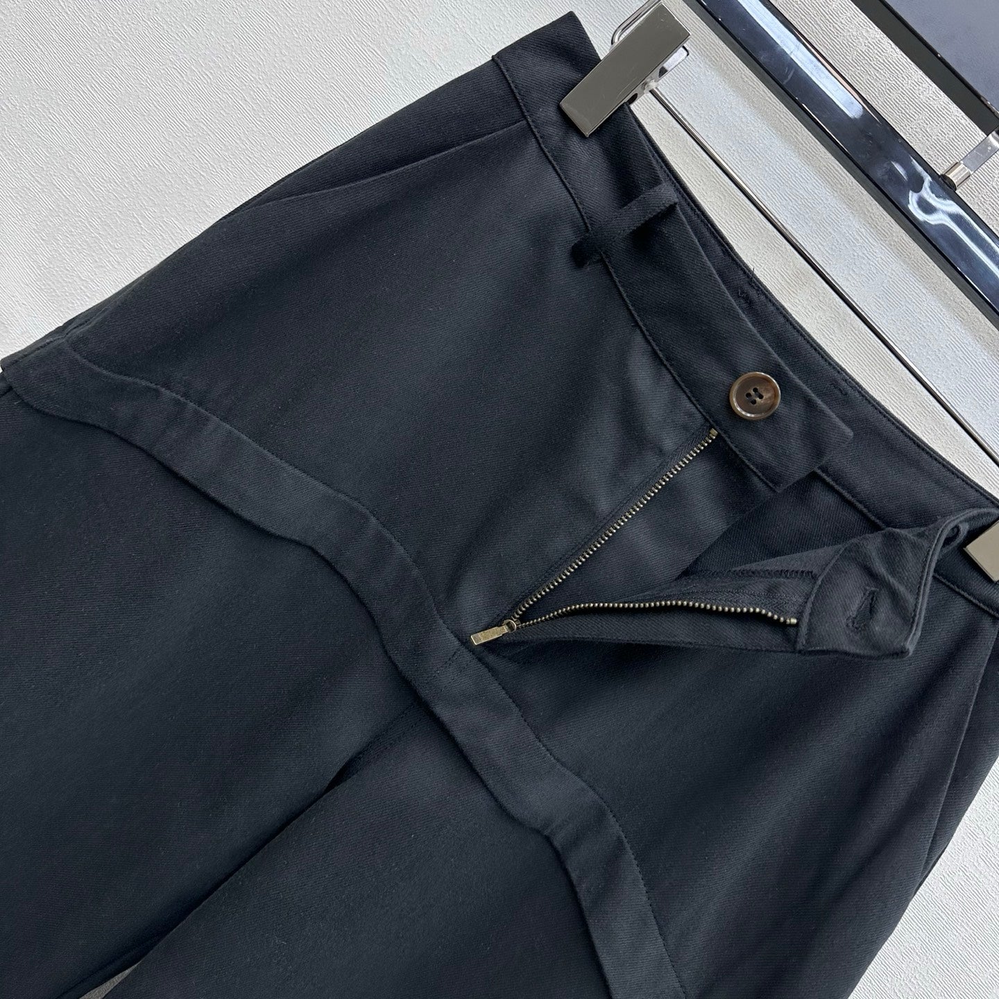 Straight-leg jeans