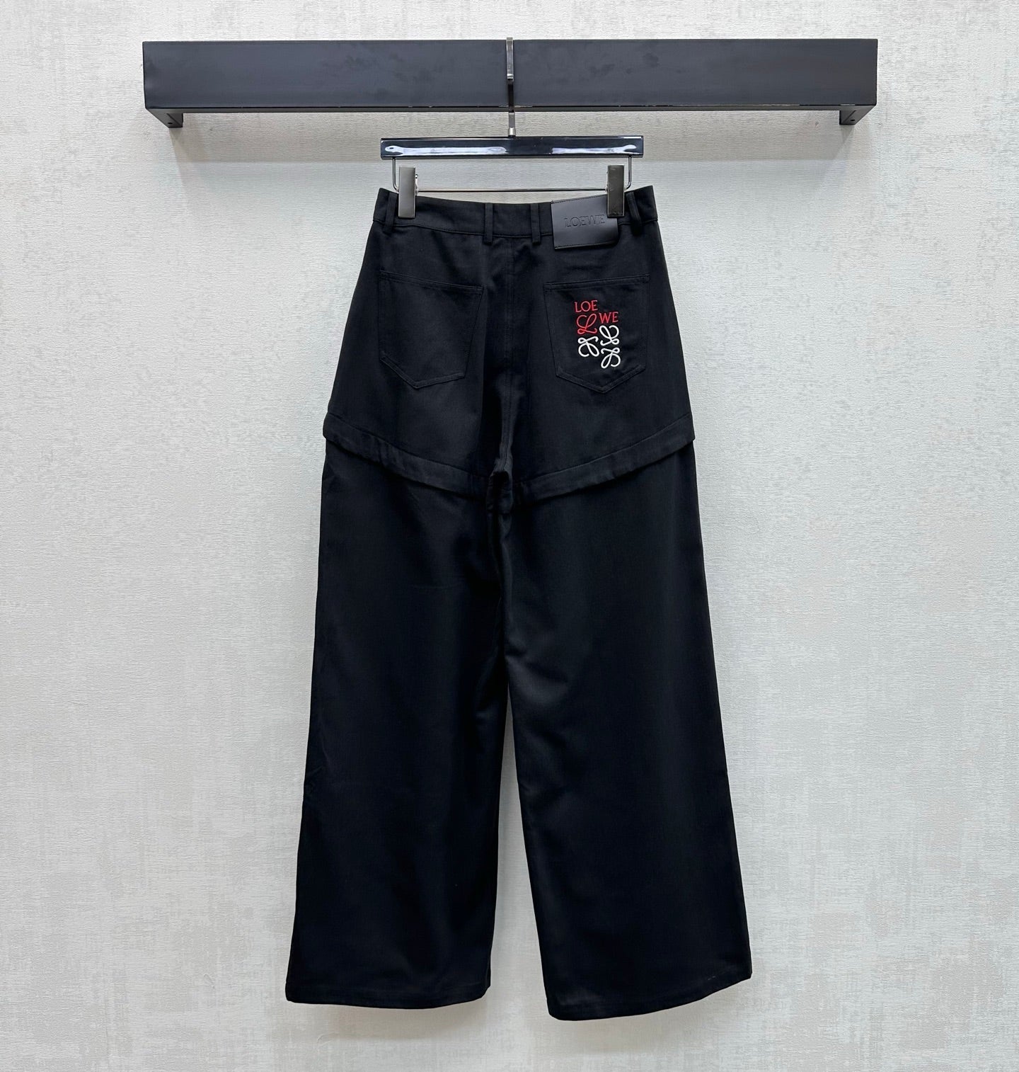 Straight-leg jeans