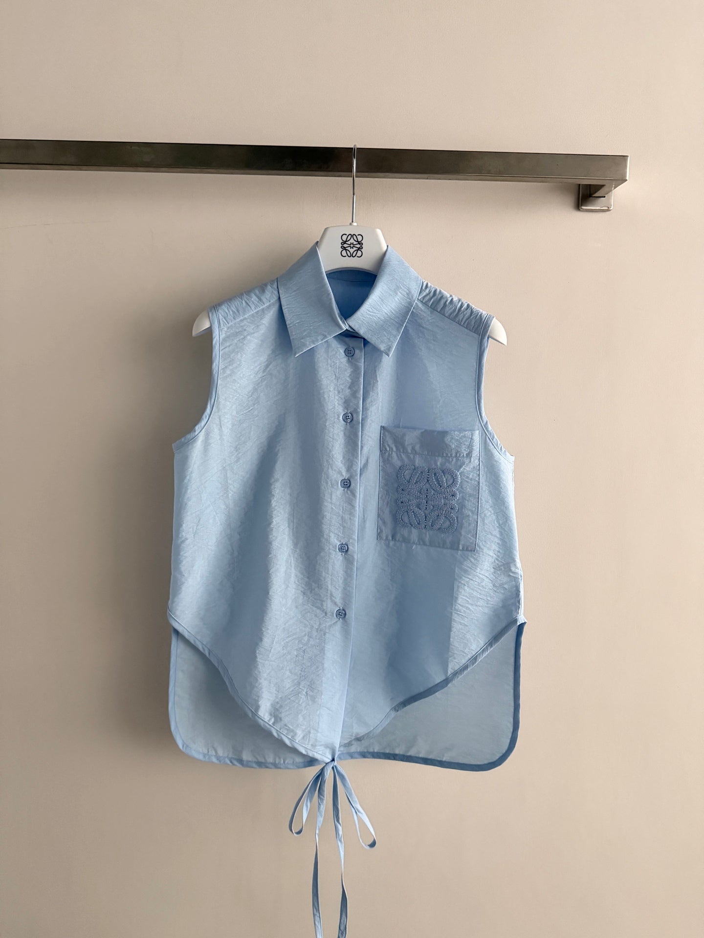 Sleeveless shirt vest