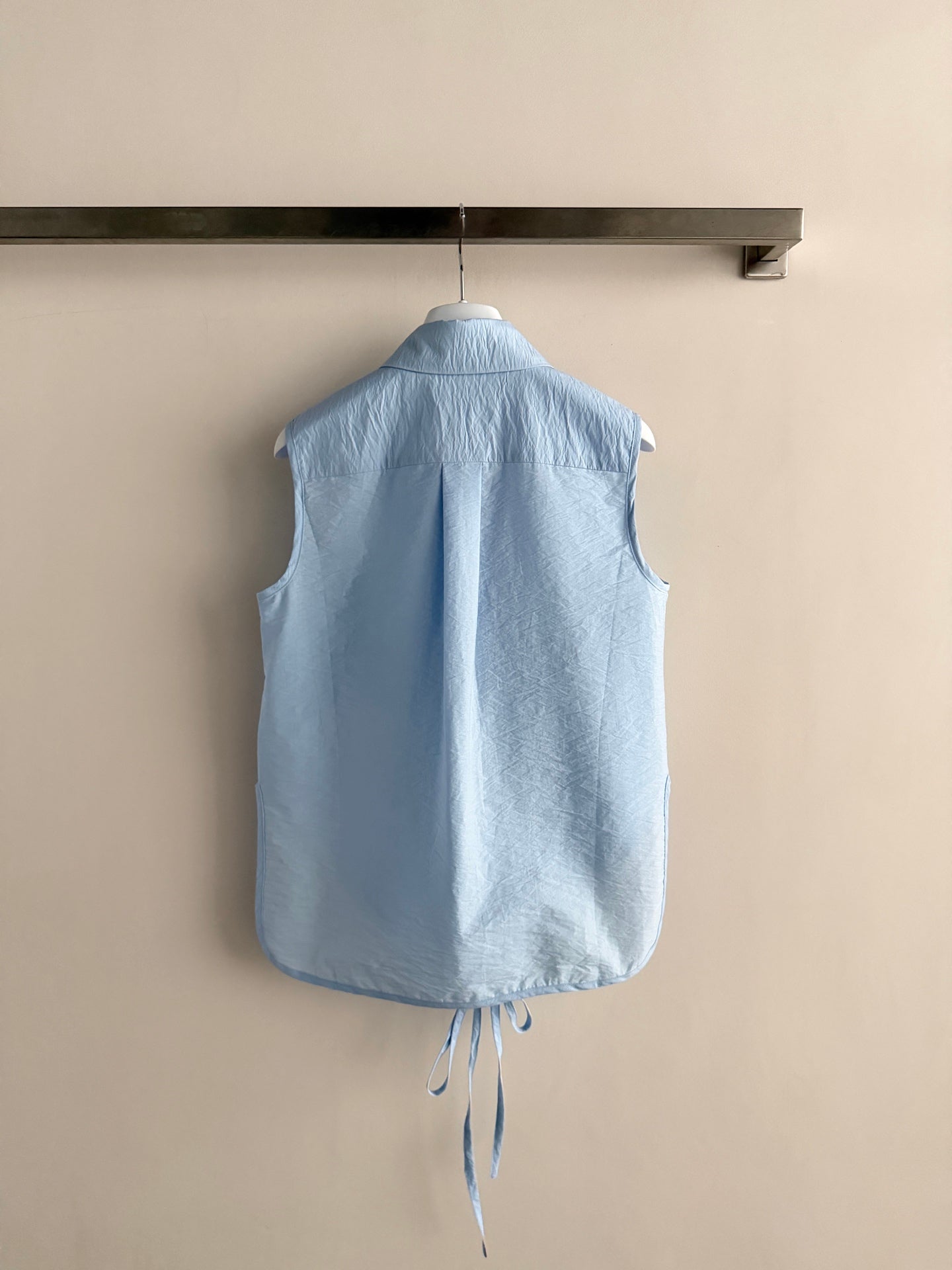 Sleeveless shirt vest