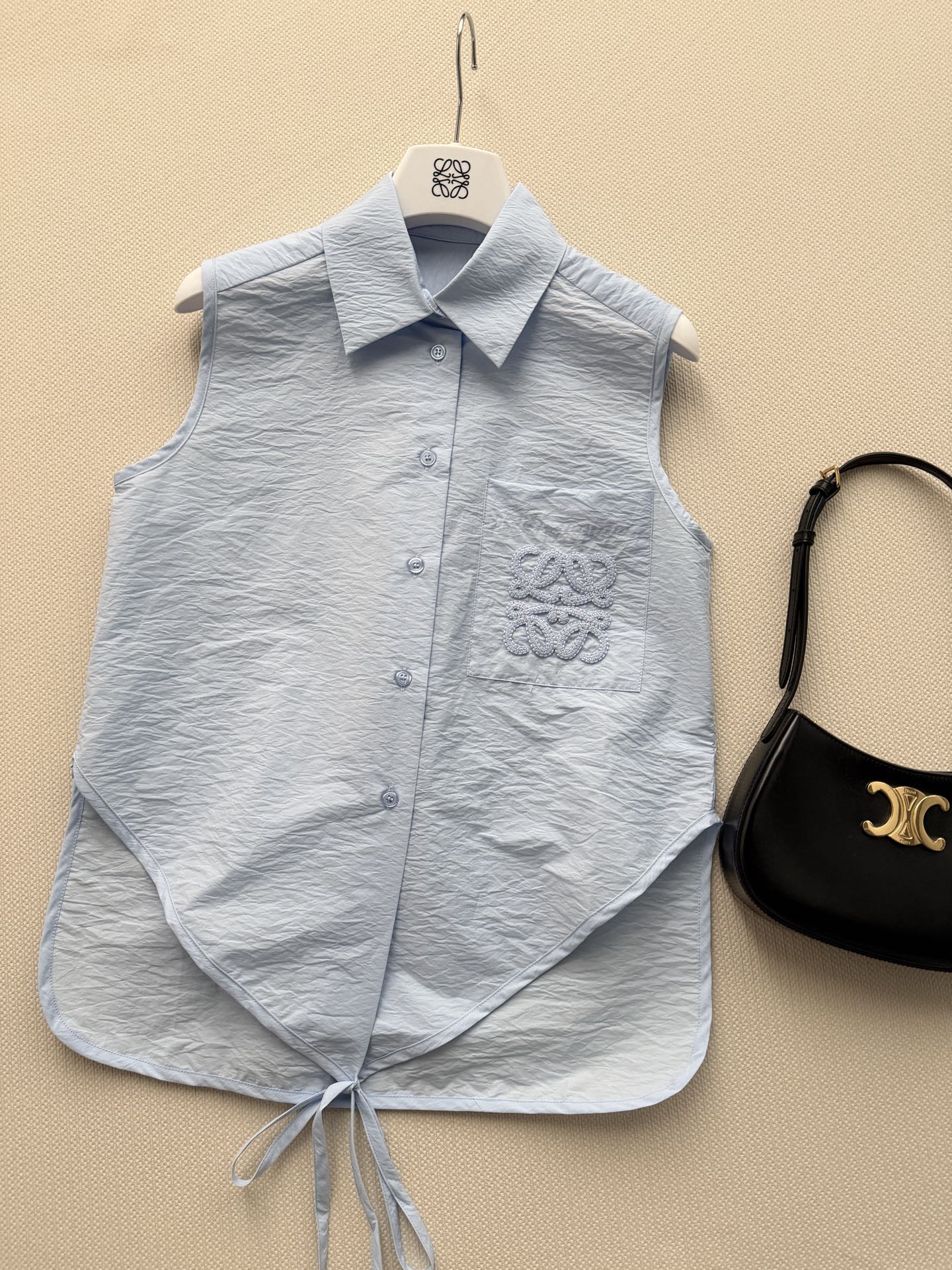 Sleeveless shirt vest