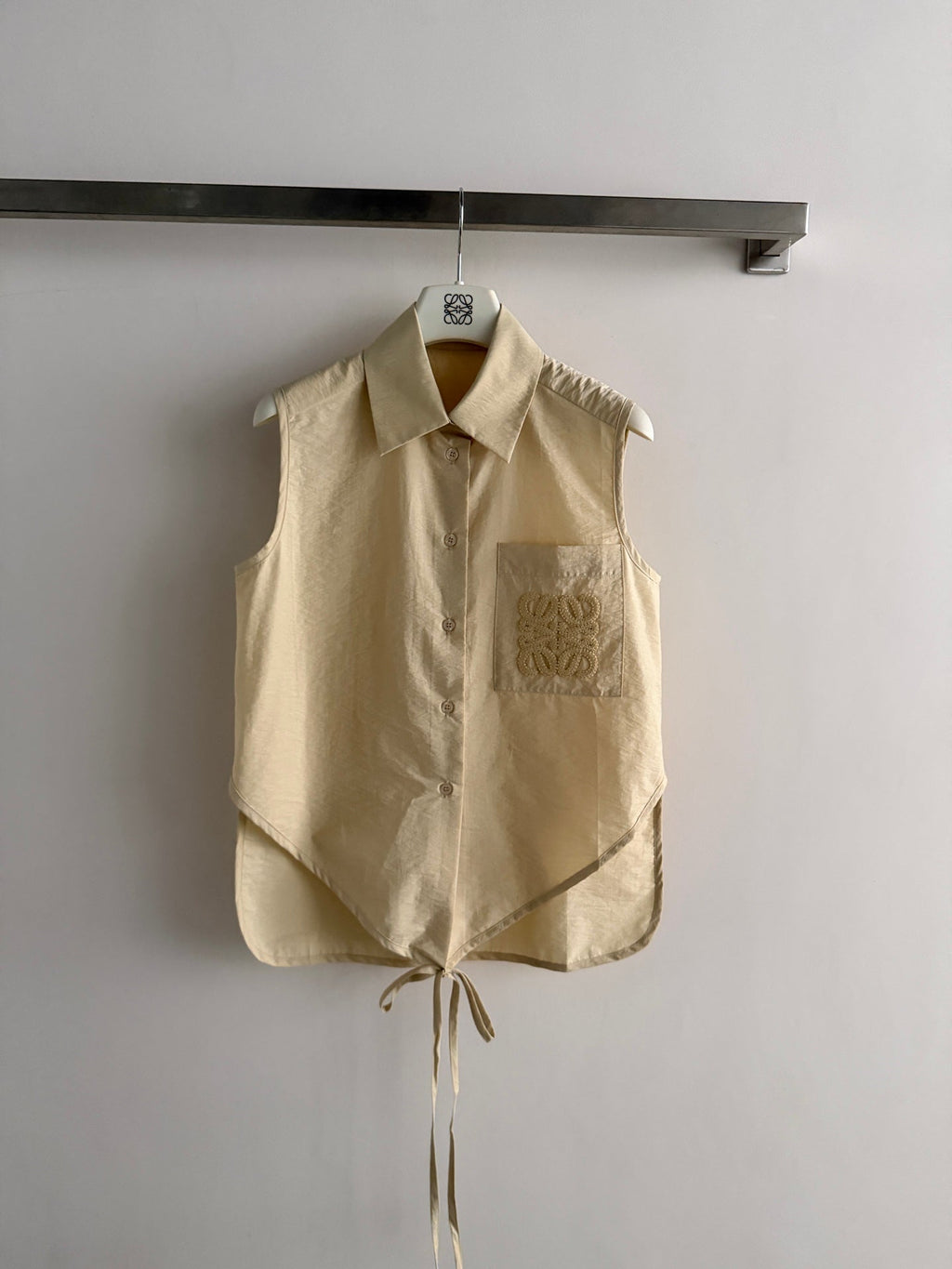 Sleeveless shirt vest