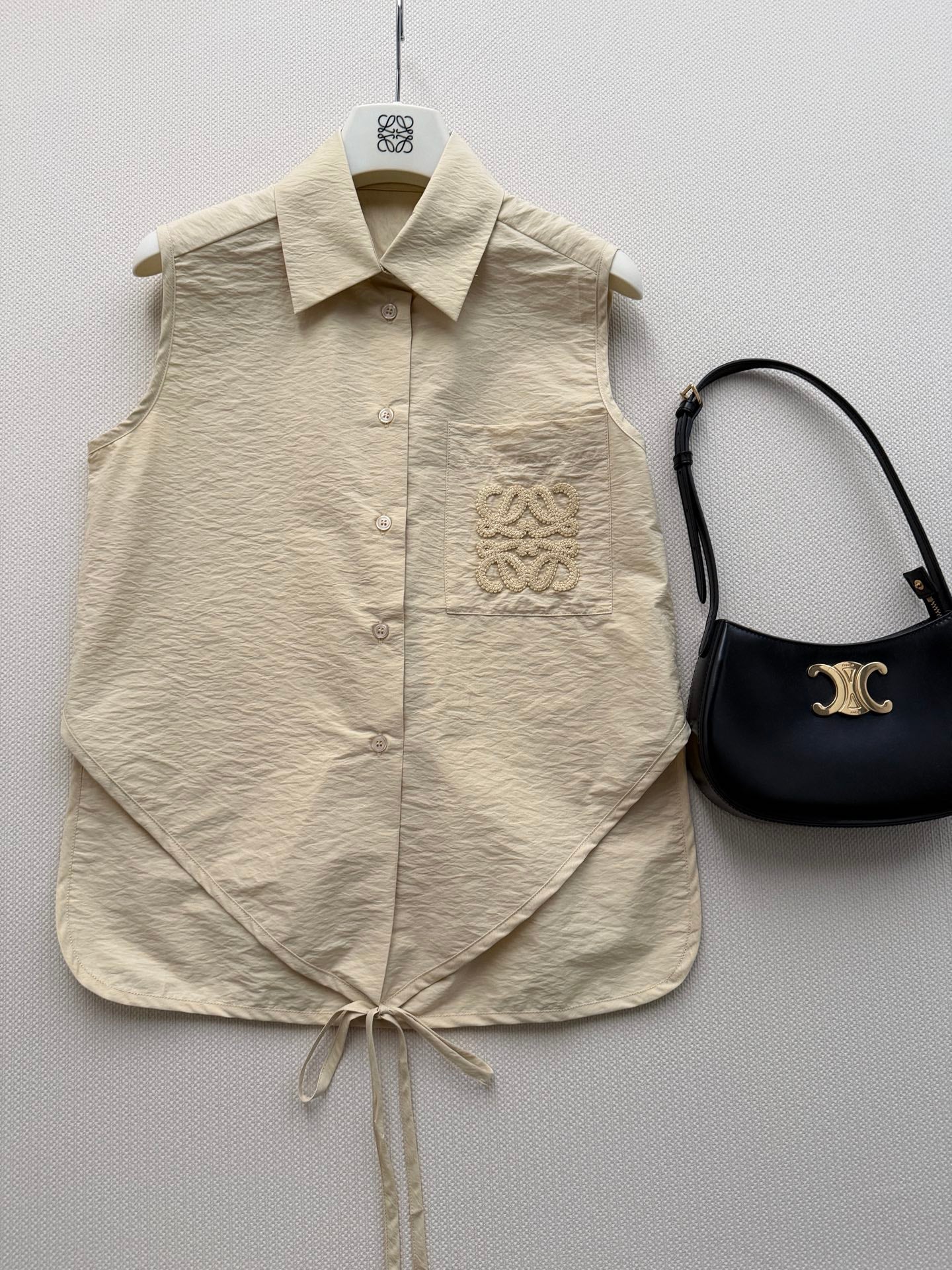 Sleeveless shirt vest