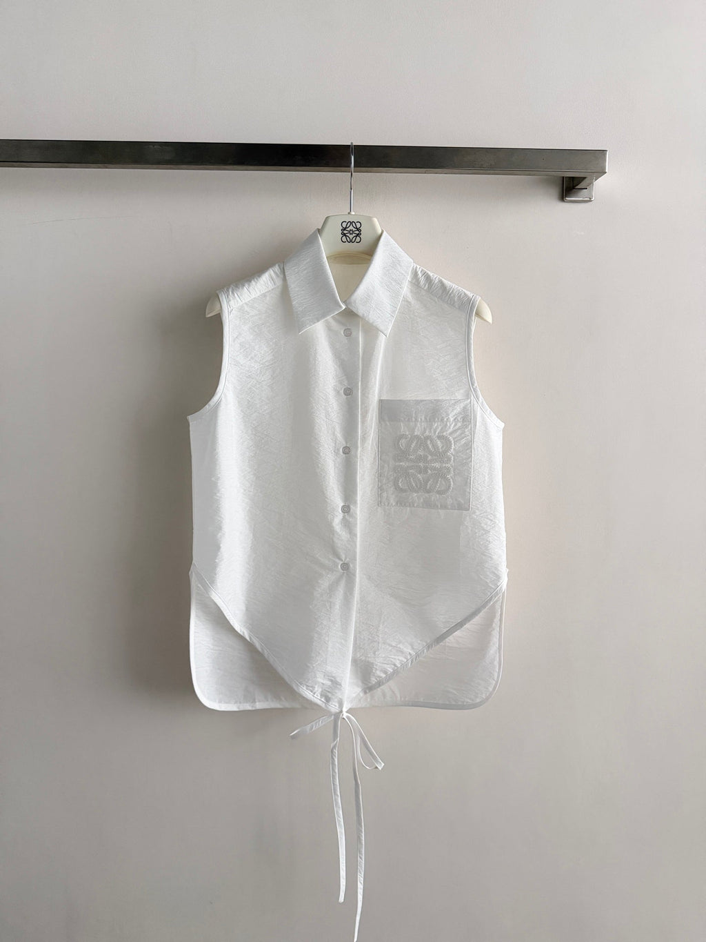 Sleeveless shirt vest