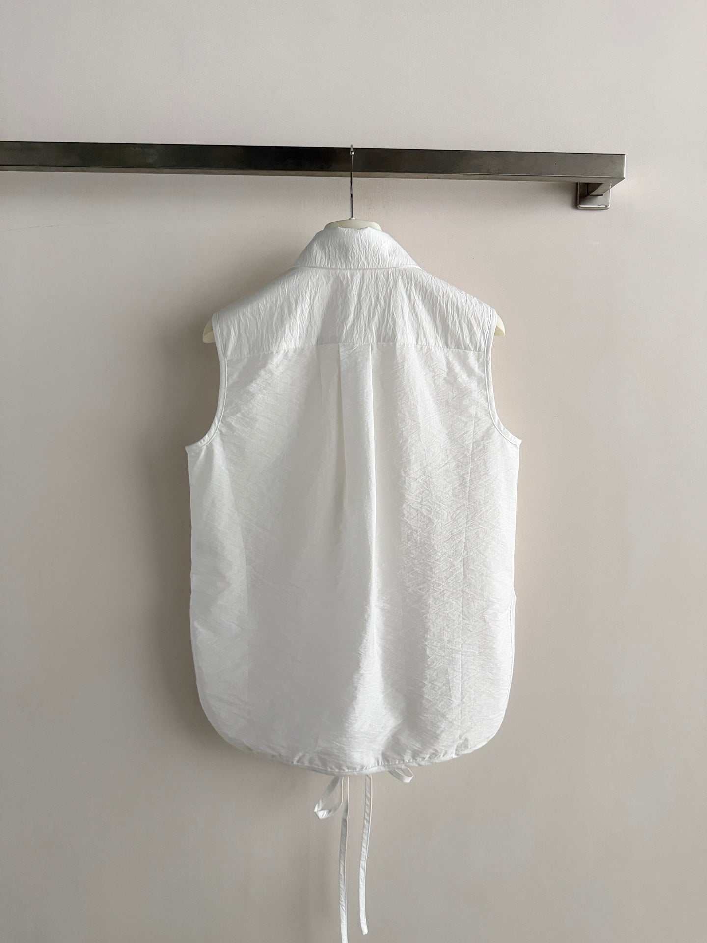 Sleeveless shirt vest