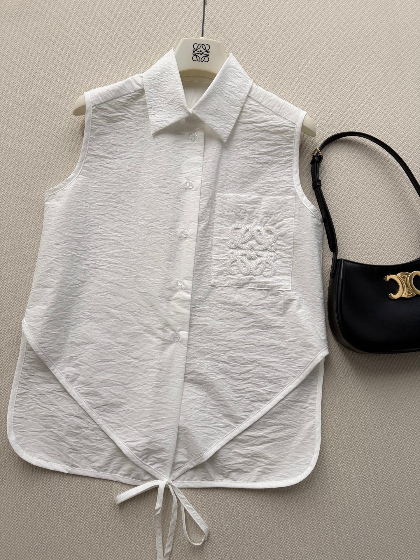 Sleeveless shirt vest