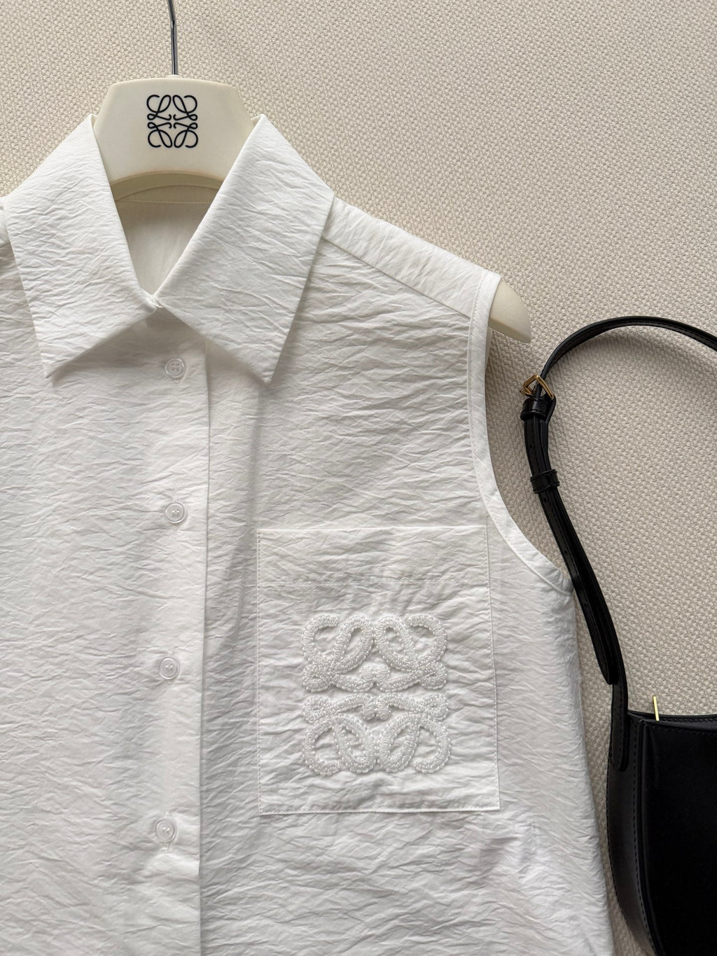 Sleeveless shirt vest