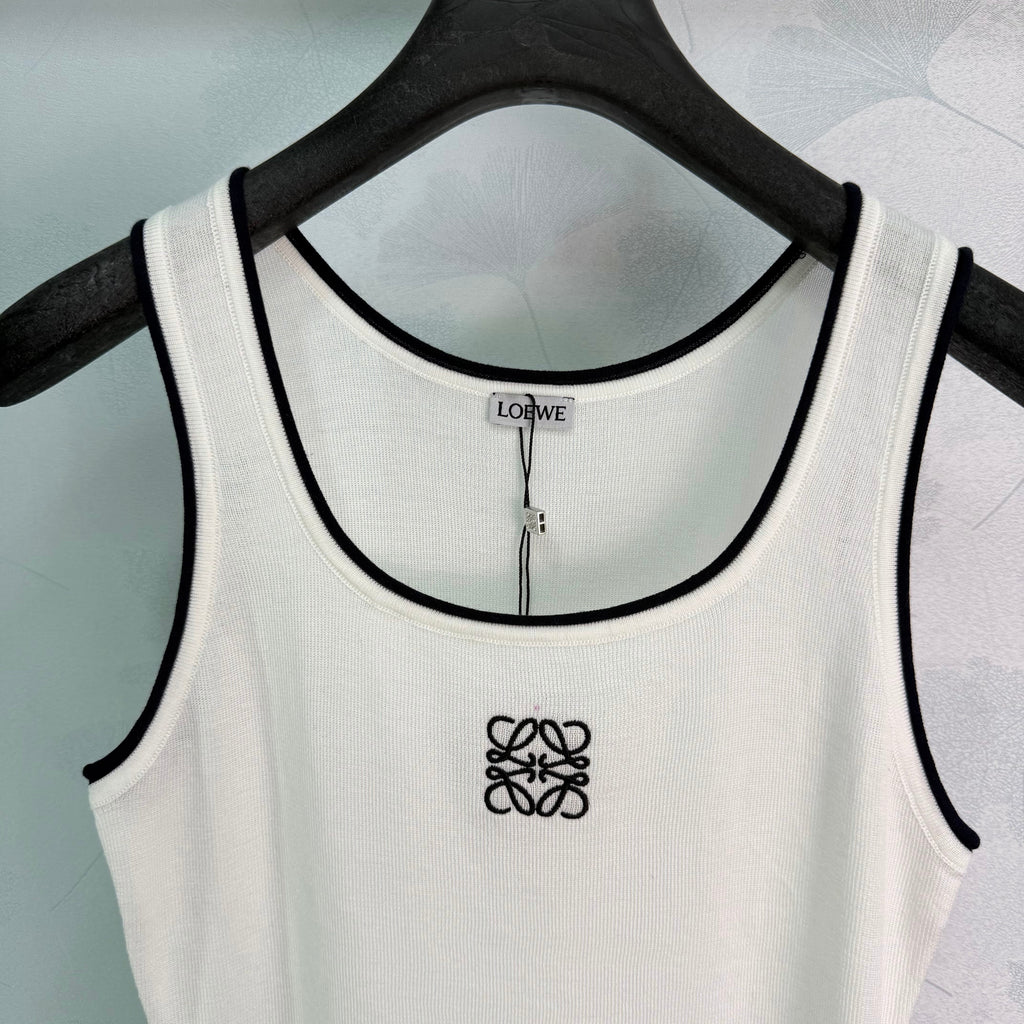 New knitted vest