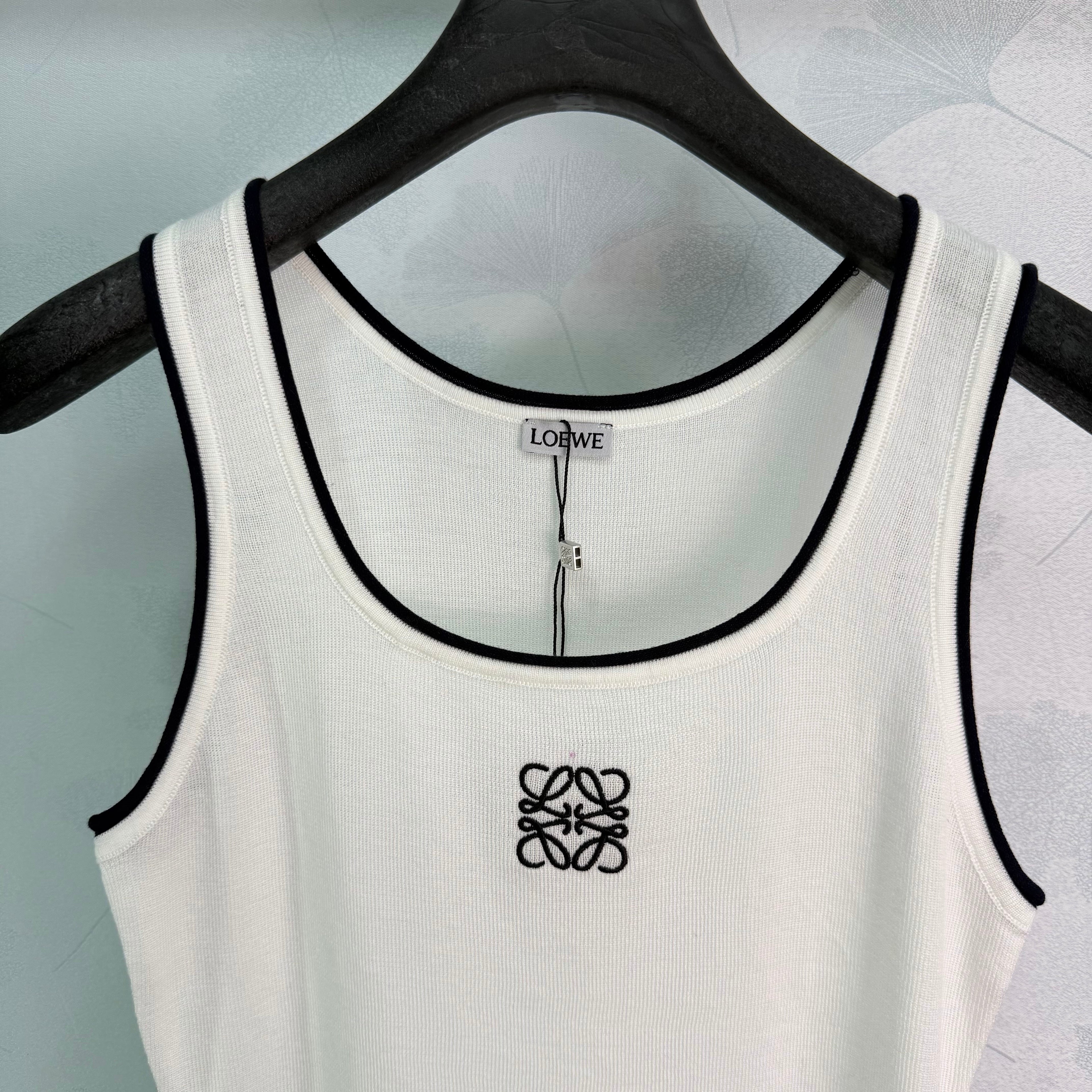 New knitted vest