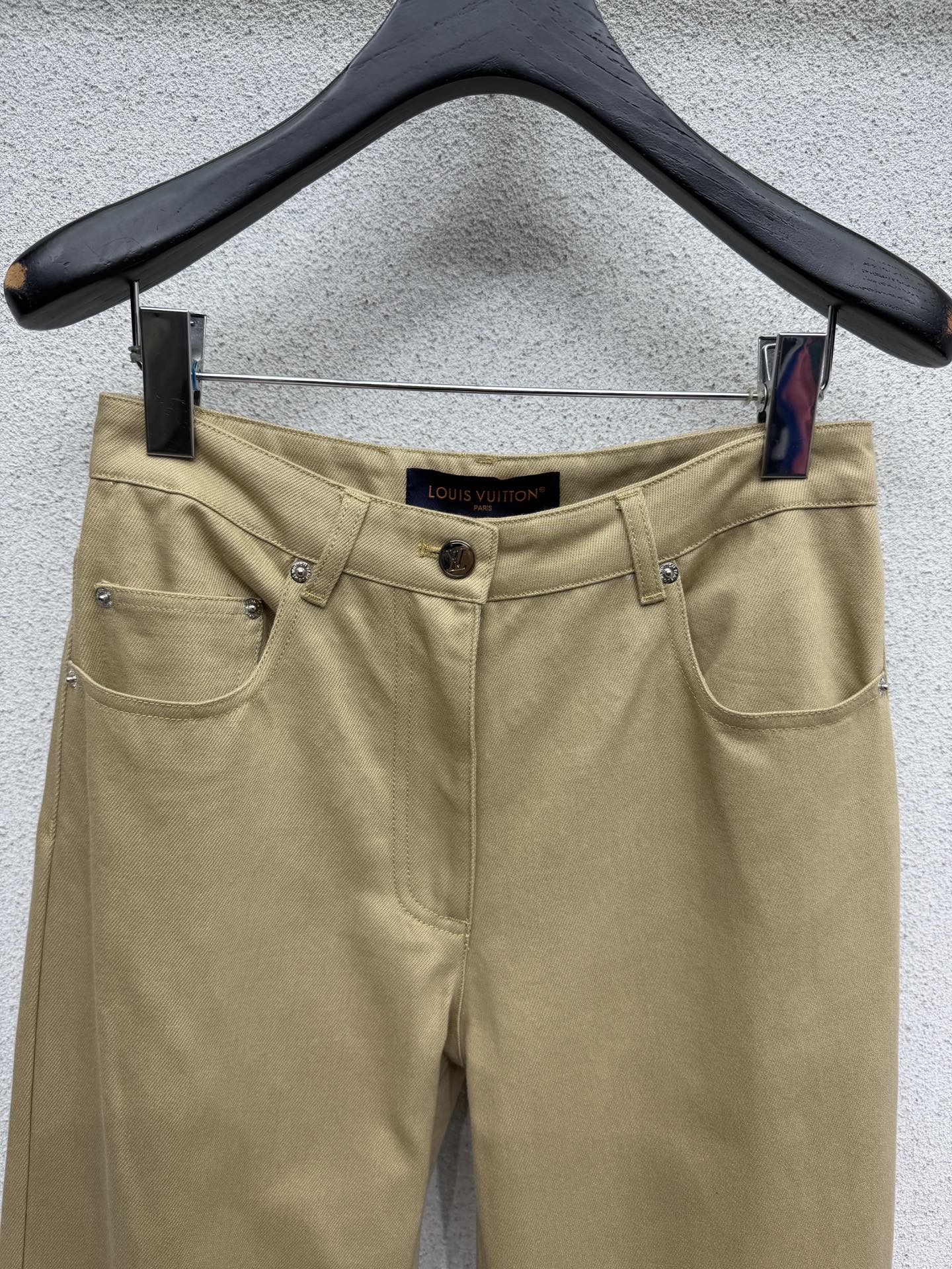 Khaki rolled-up denim jeans