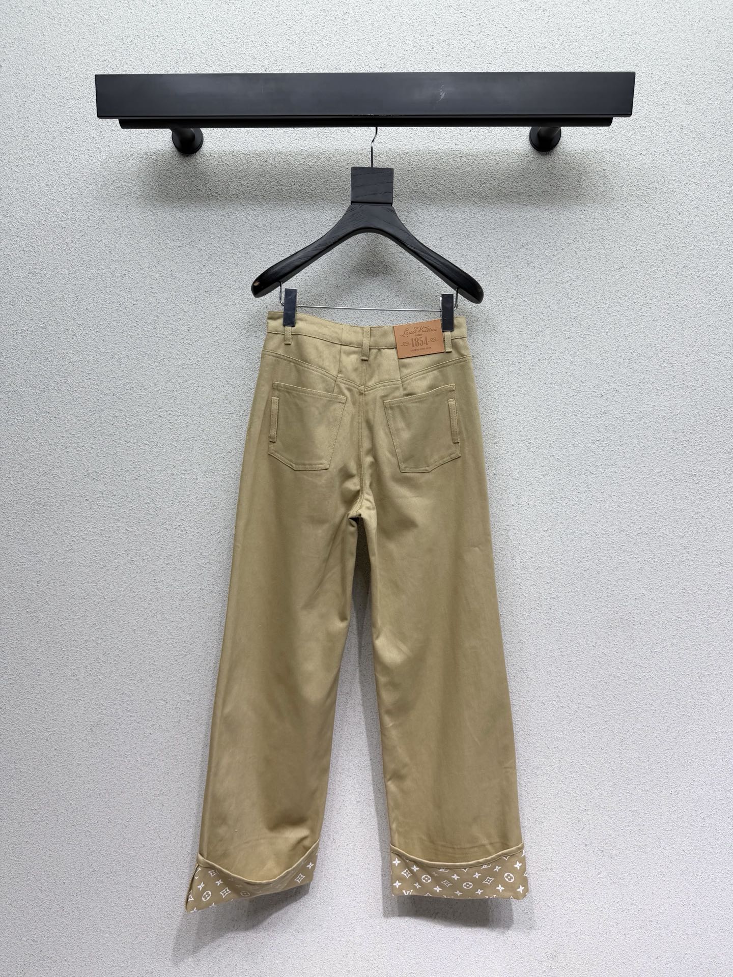 Khaki rolled-up denim jeans