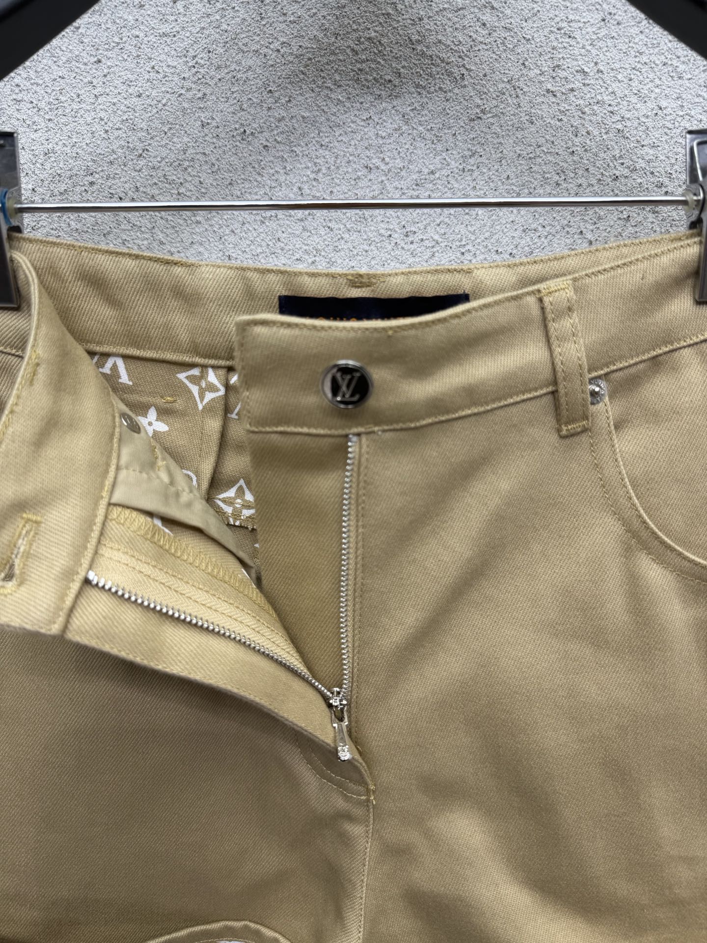 Khaki rolled-up denim short