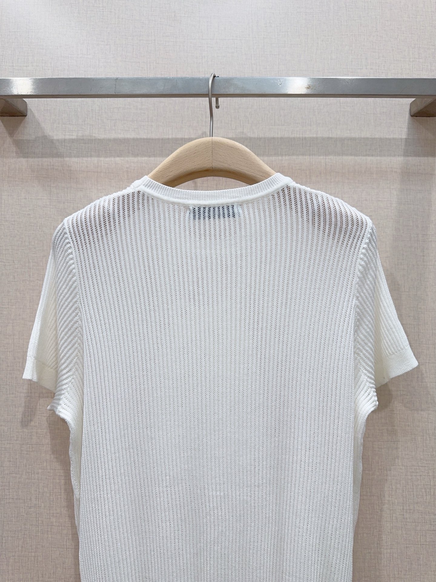 Hollow-out lace knit short-sleeved top