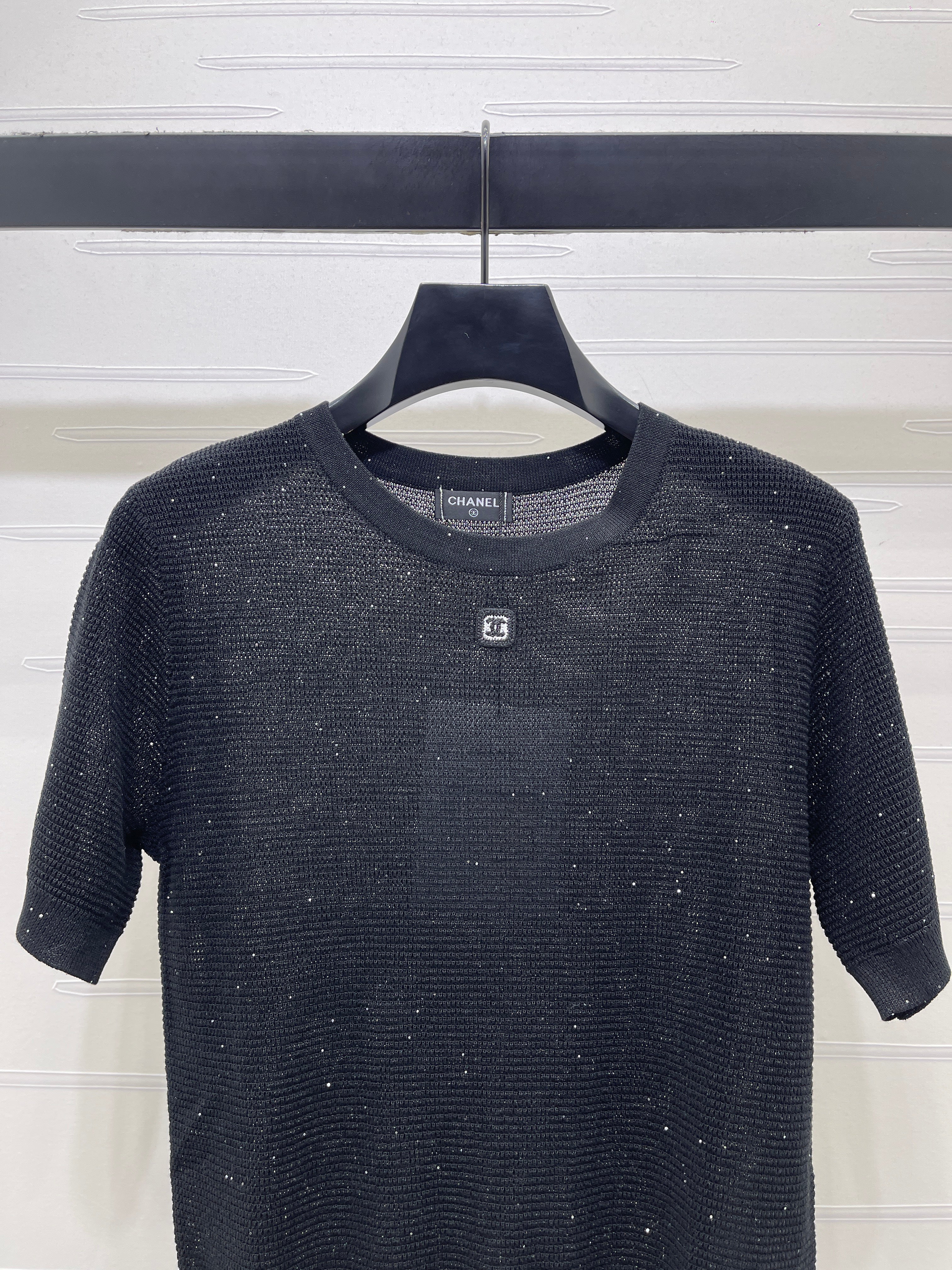Sequined Crew Neck Knit Short-Sleeve T-Shirt