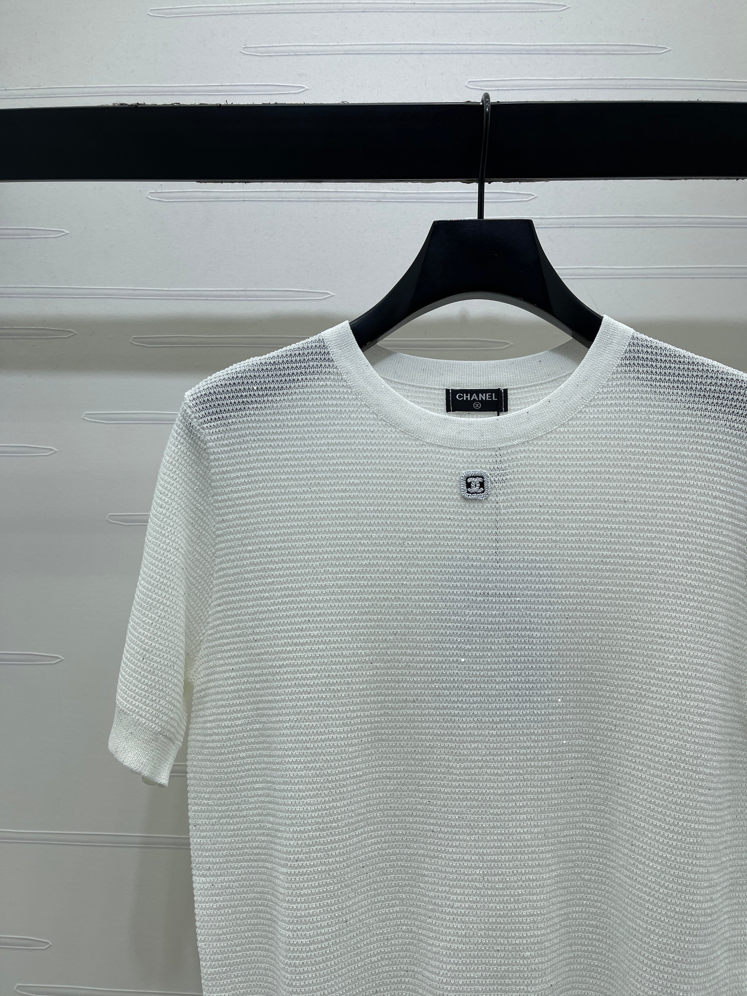Sequined Crew Neck Knit Short-Sleeve T-Shirt