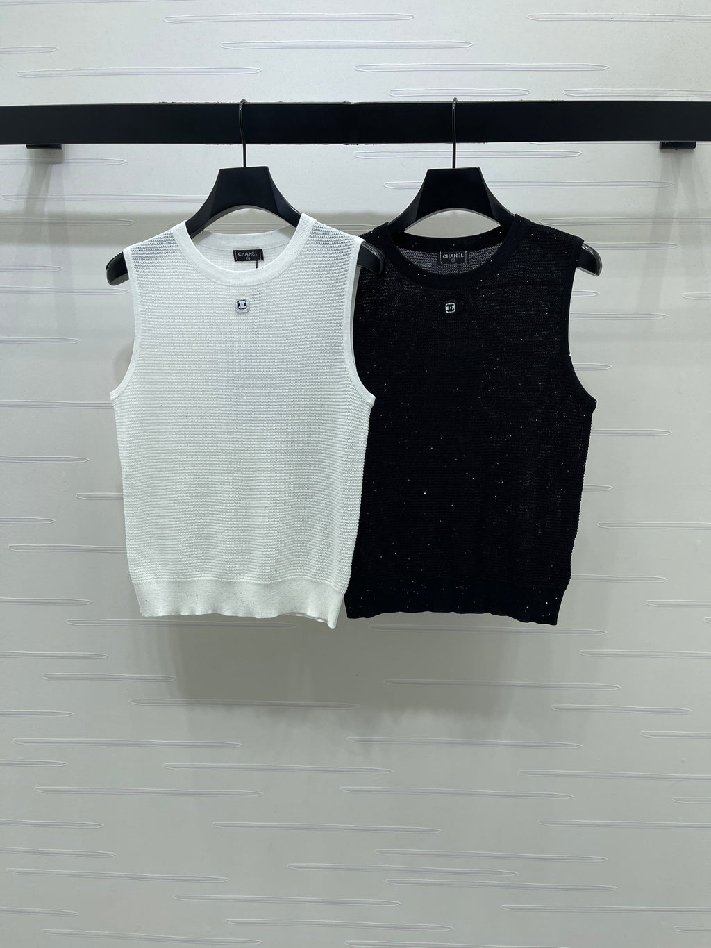 Sequined Crew Neck Knit vest