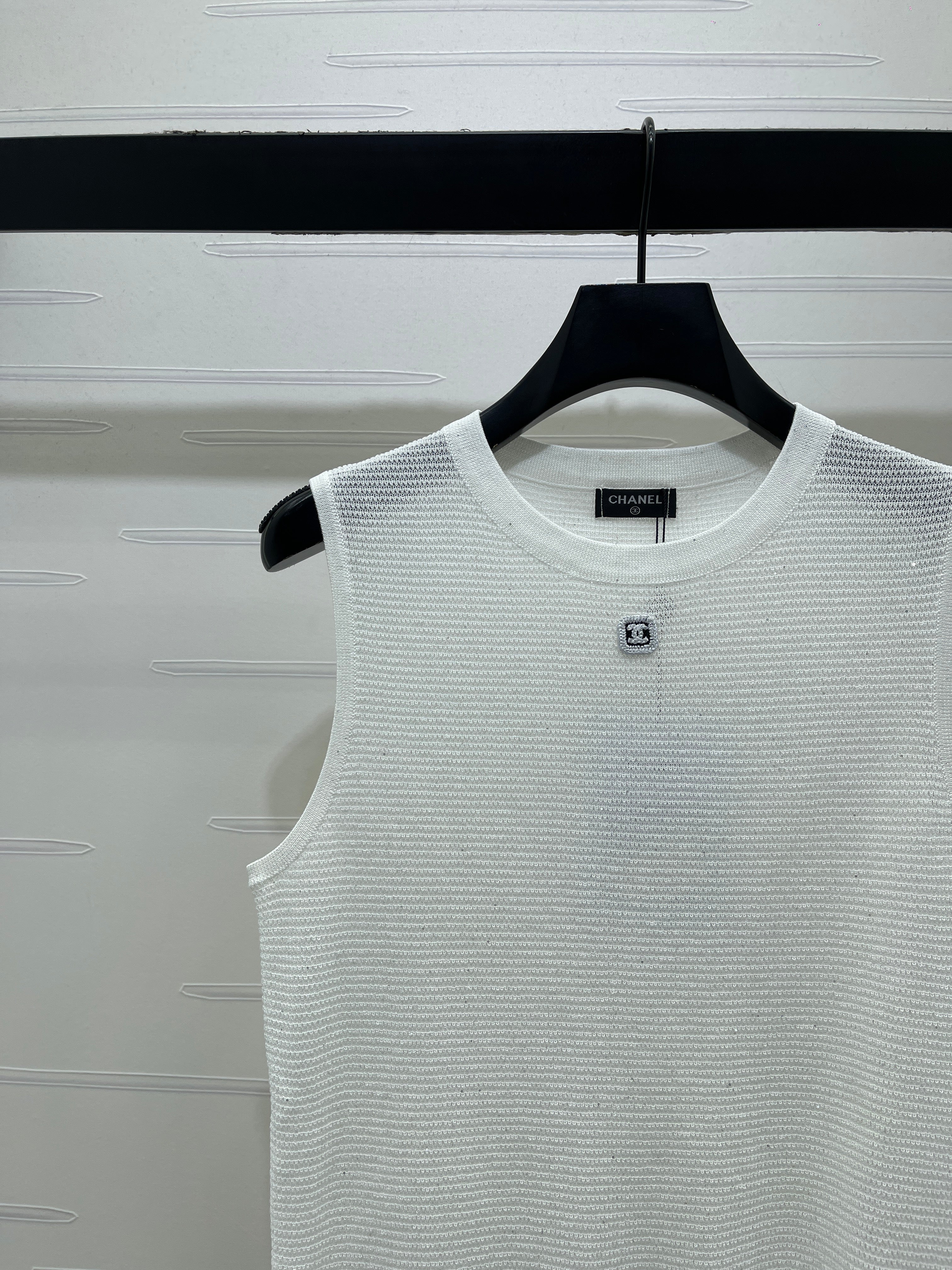 Sequined Crew Neck Knit vest