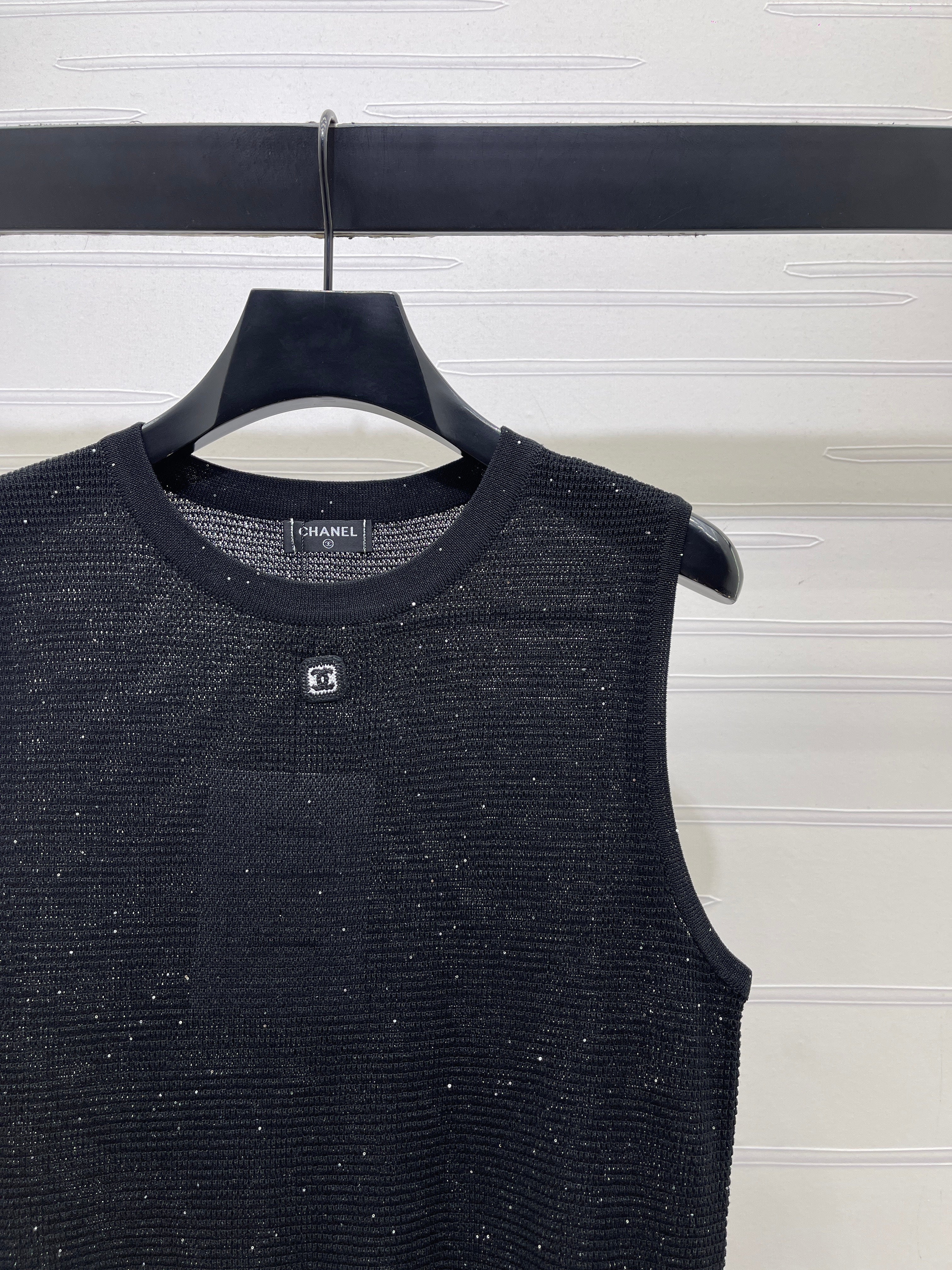 Sequined Crew Neck Knit vest