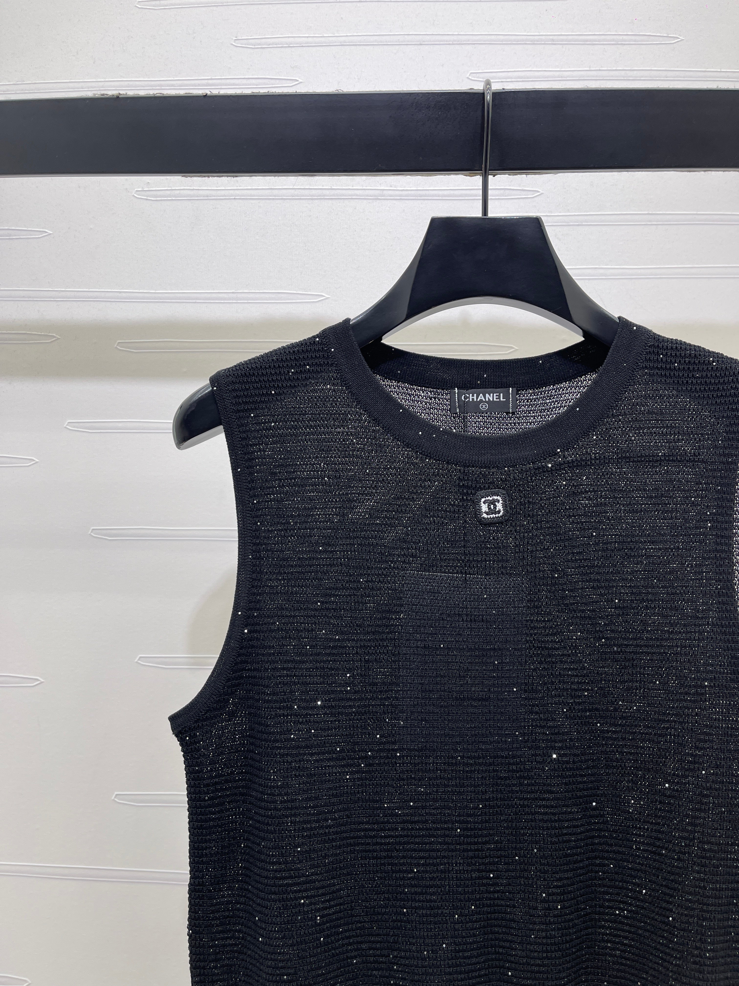 Sequined Crew Neck Knit vest
