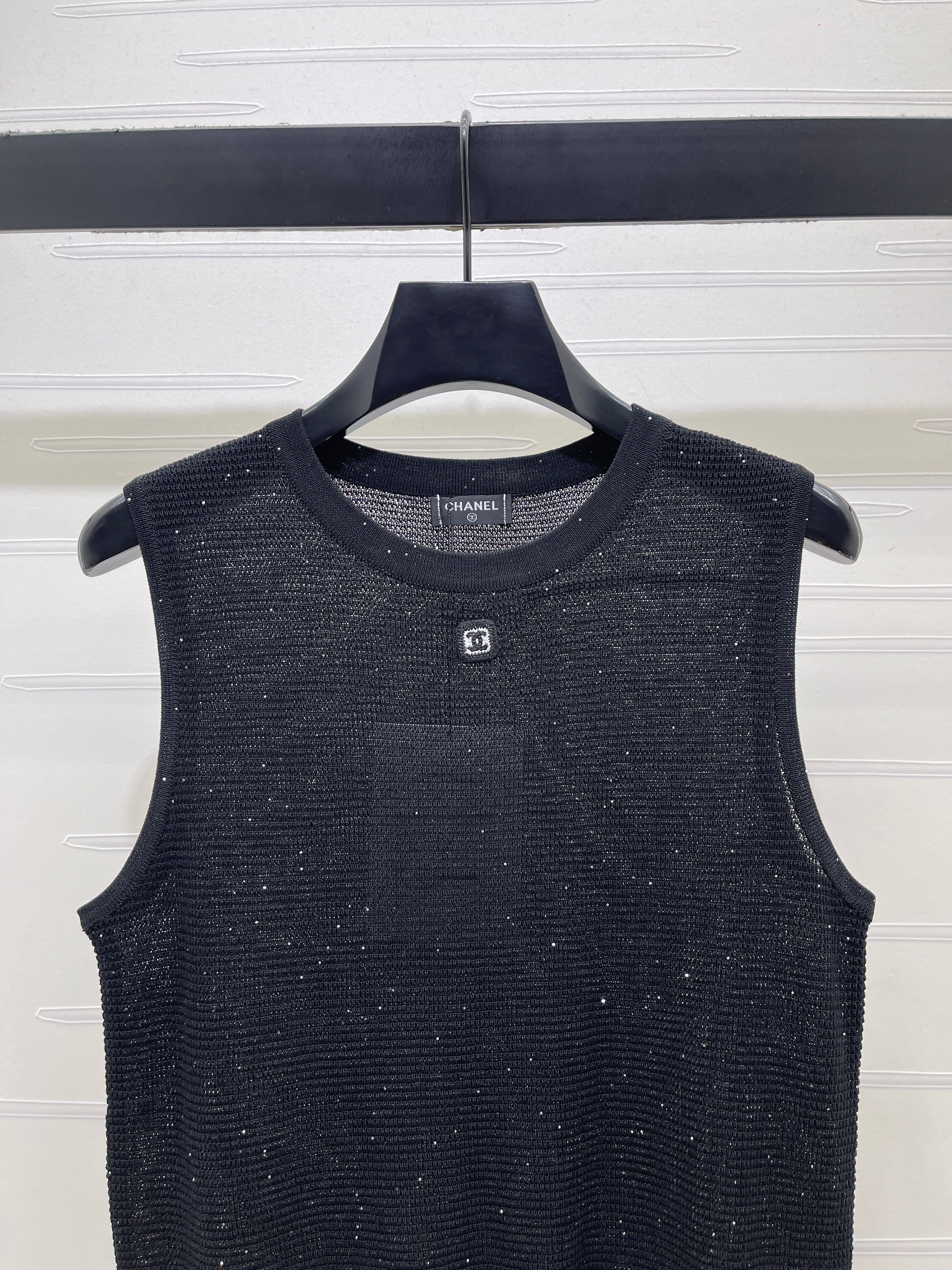 Sequined Crew Neck Knit vest