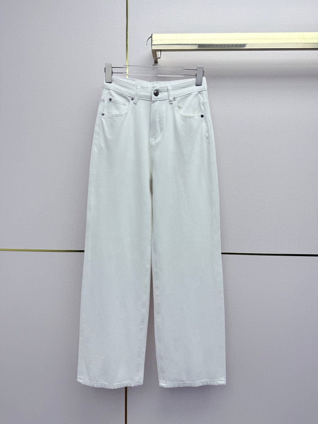 Back pocket rhinestone jeans