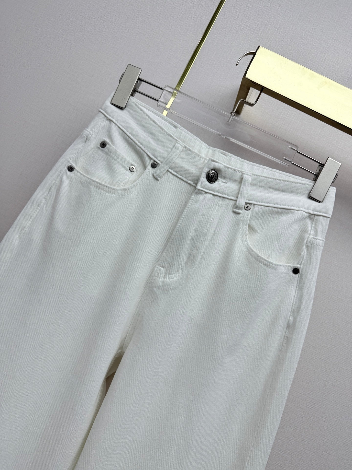 Back pocket rhinestone jeans