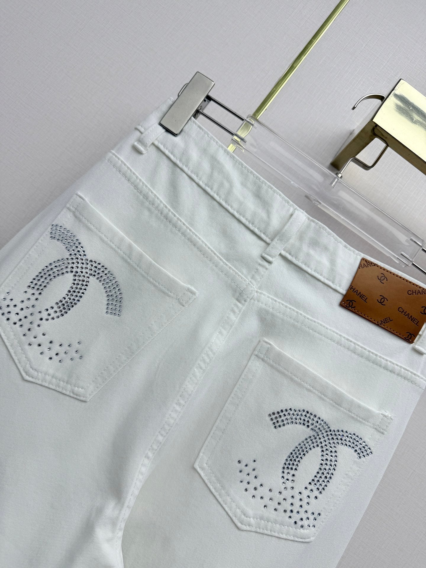Back pocket rhinestone jeans