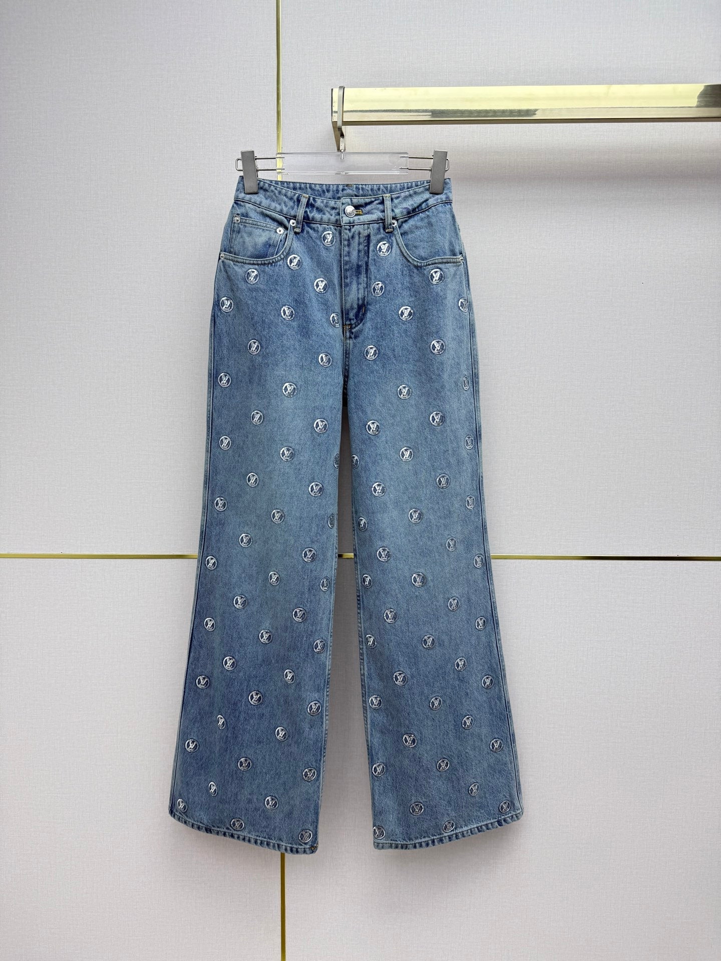 Back pocket rhinestone jeans