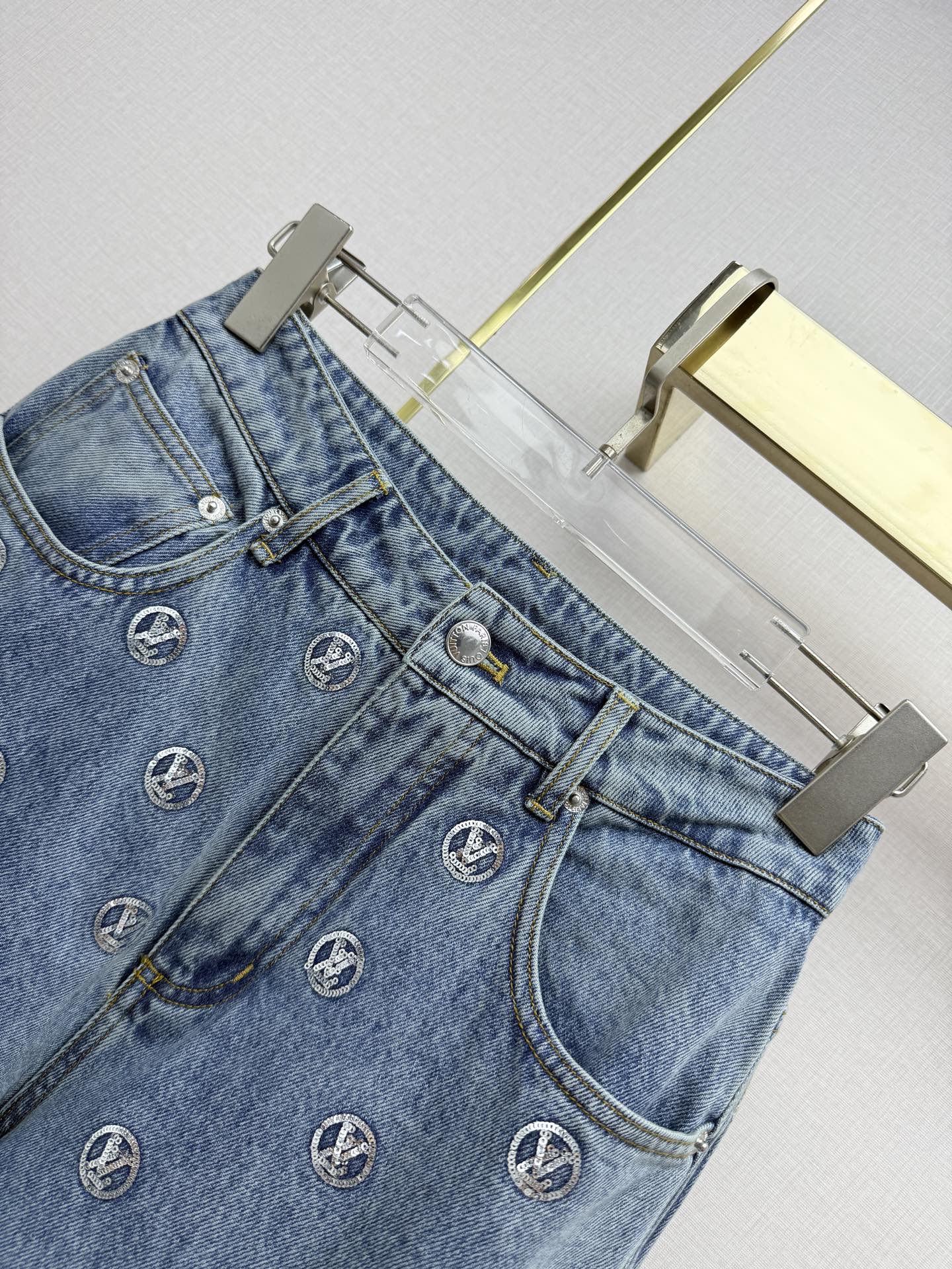 Back pocket rhinestone jeans