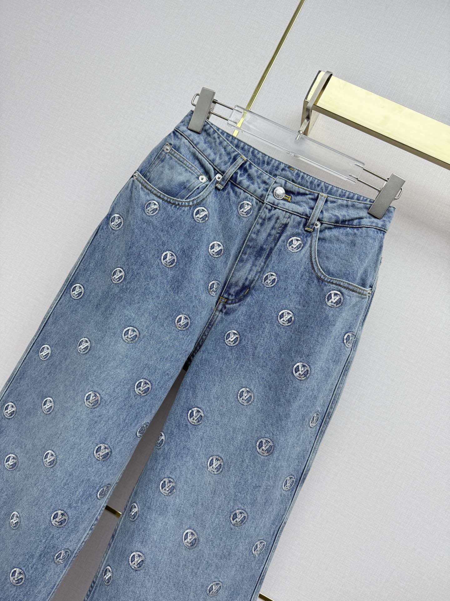 Back pocket rhinestone jeans