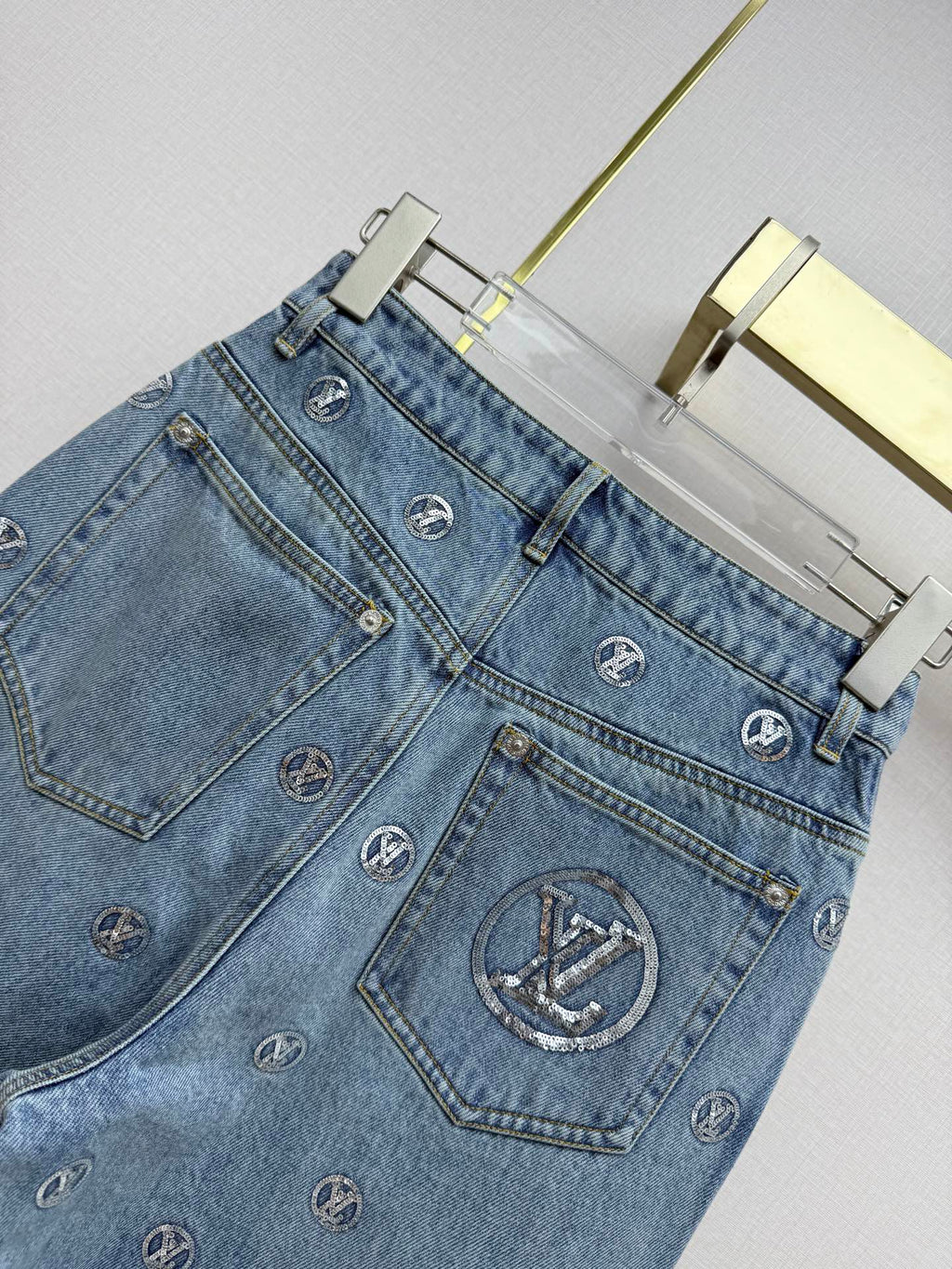 Back pocket rhinestone jeans