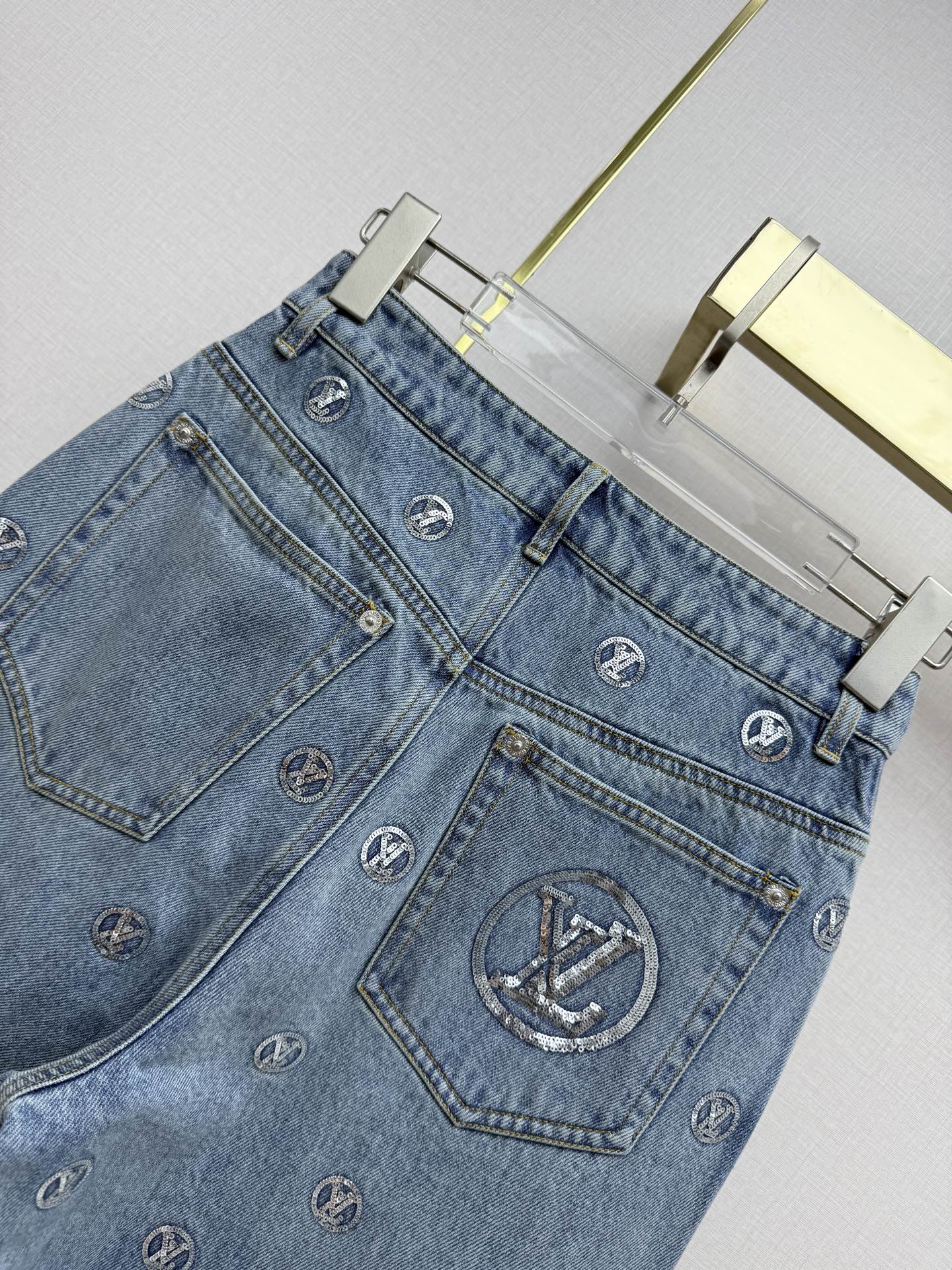 Back pocket rhinestone jeans