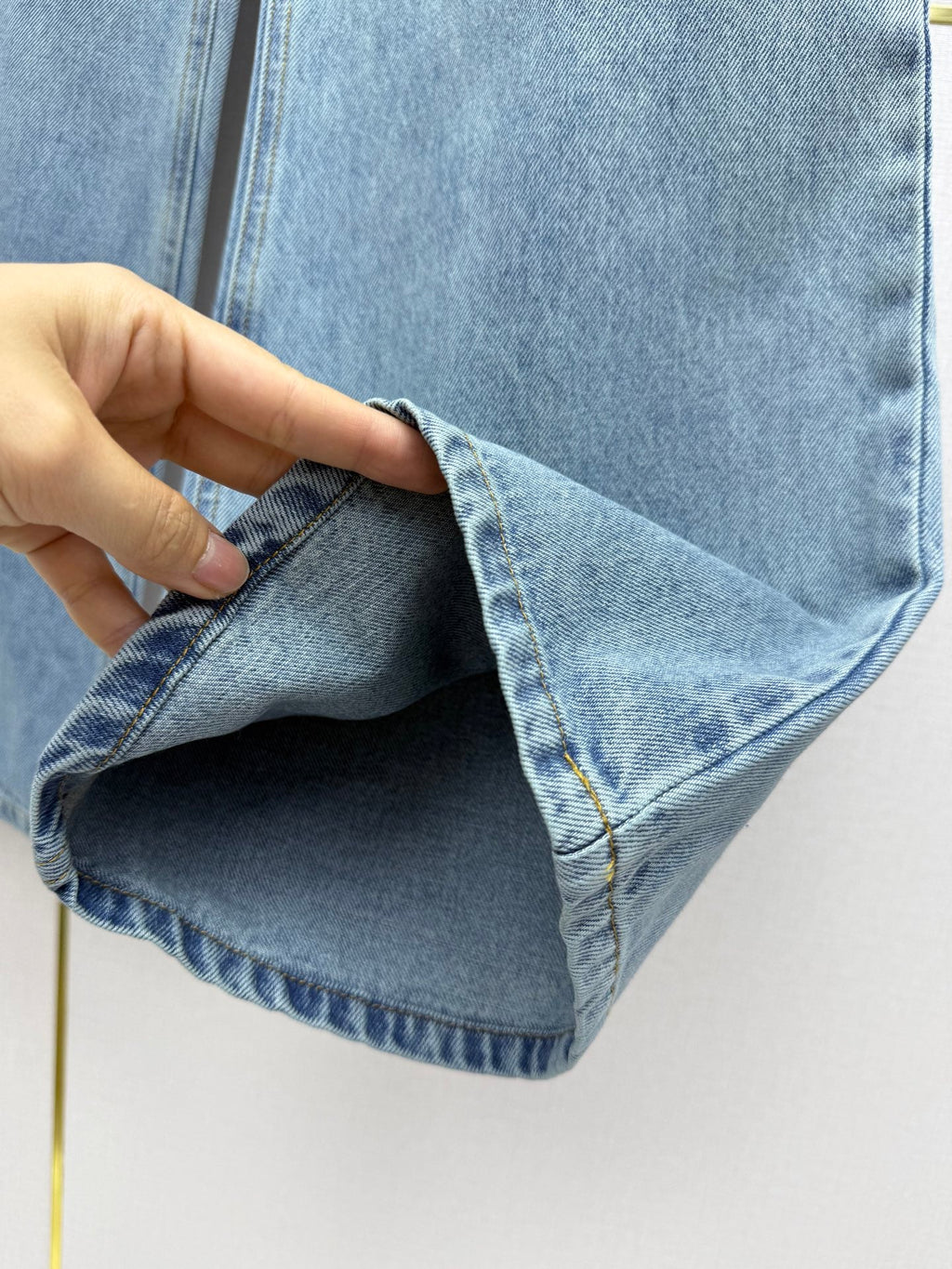 Back pocket rhinestone jeans