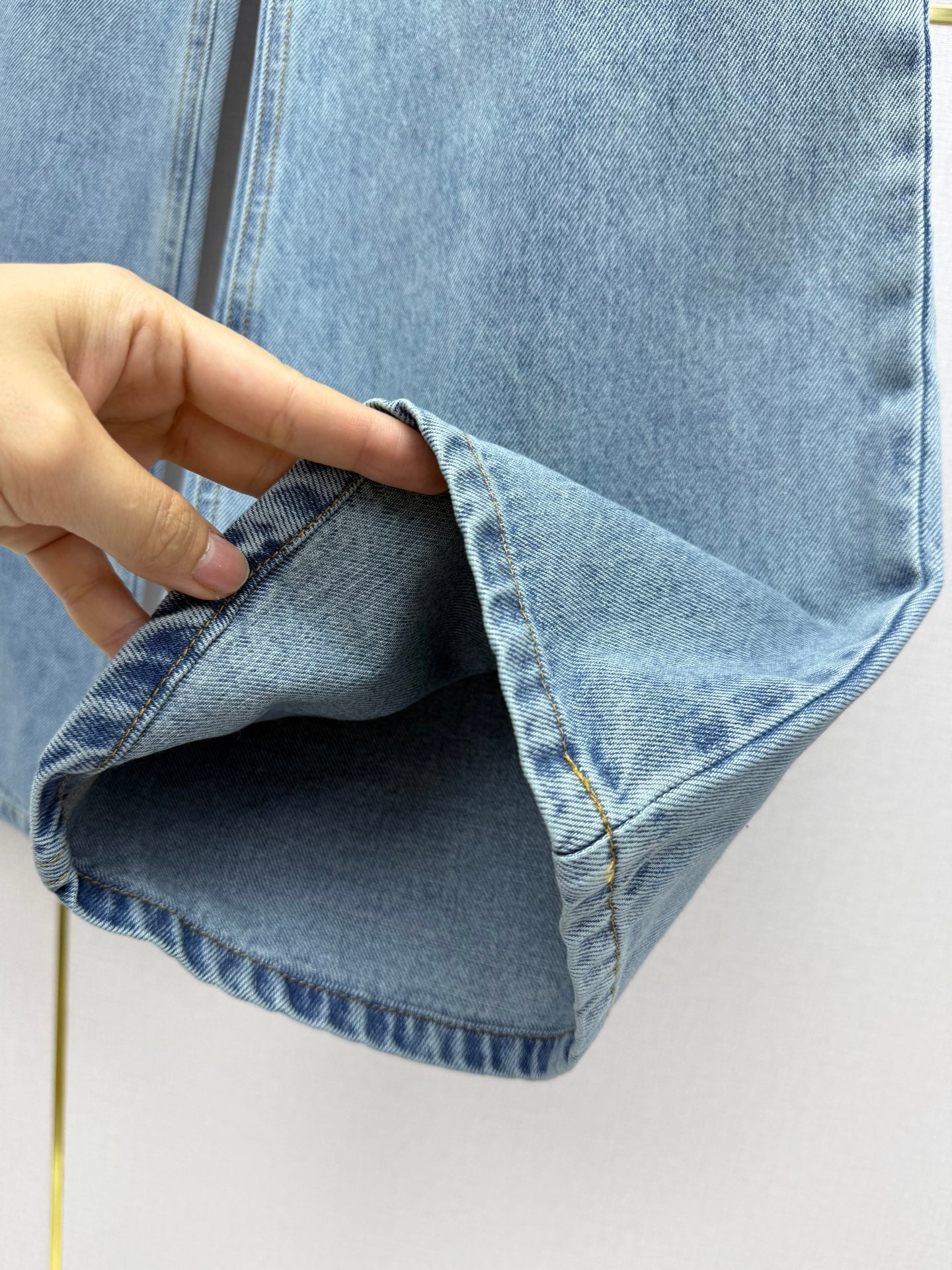 Back pocket rhinestone jeans