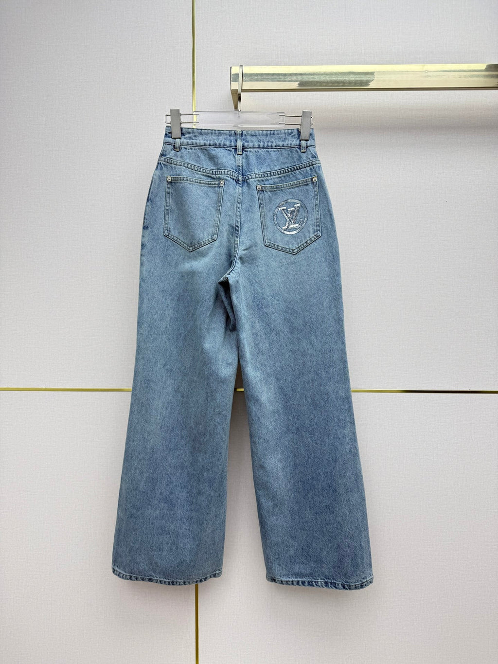 Back pocket rhinestone jeans