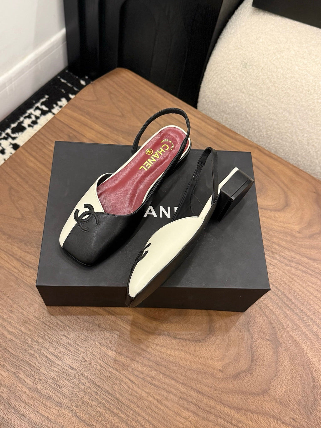 Mismatched colorway flat shoes