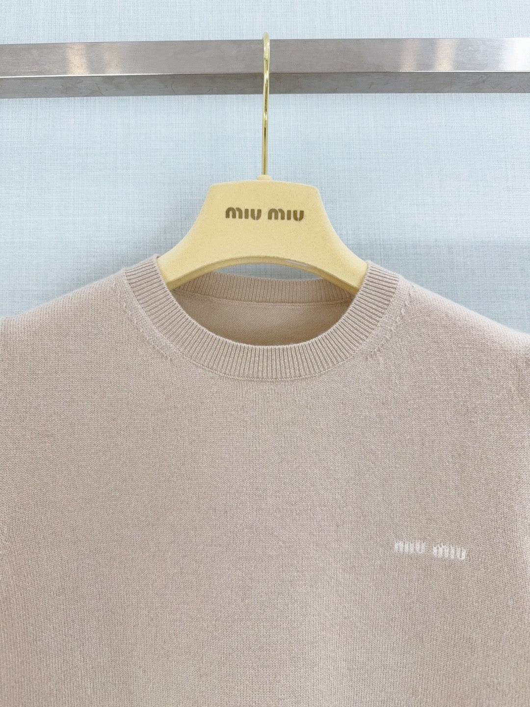 Lace-trimmed knit short-sleeved top