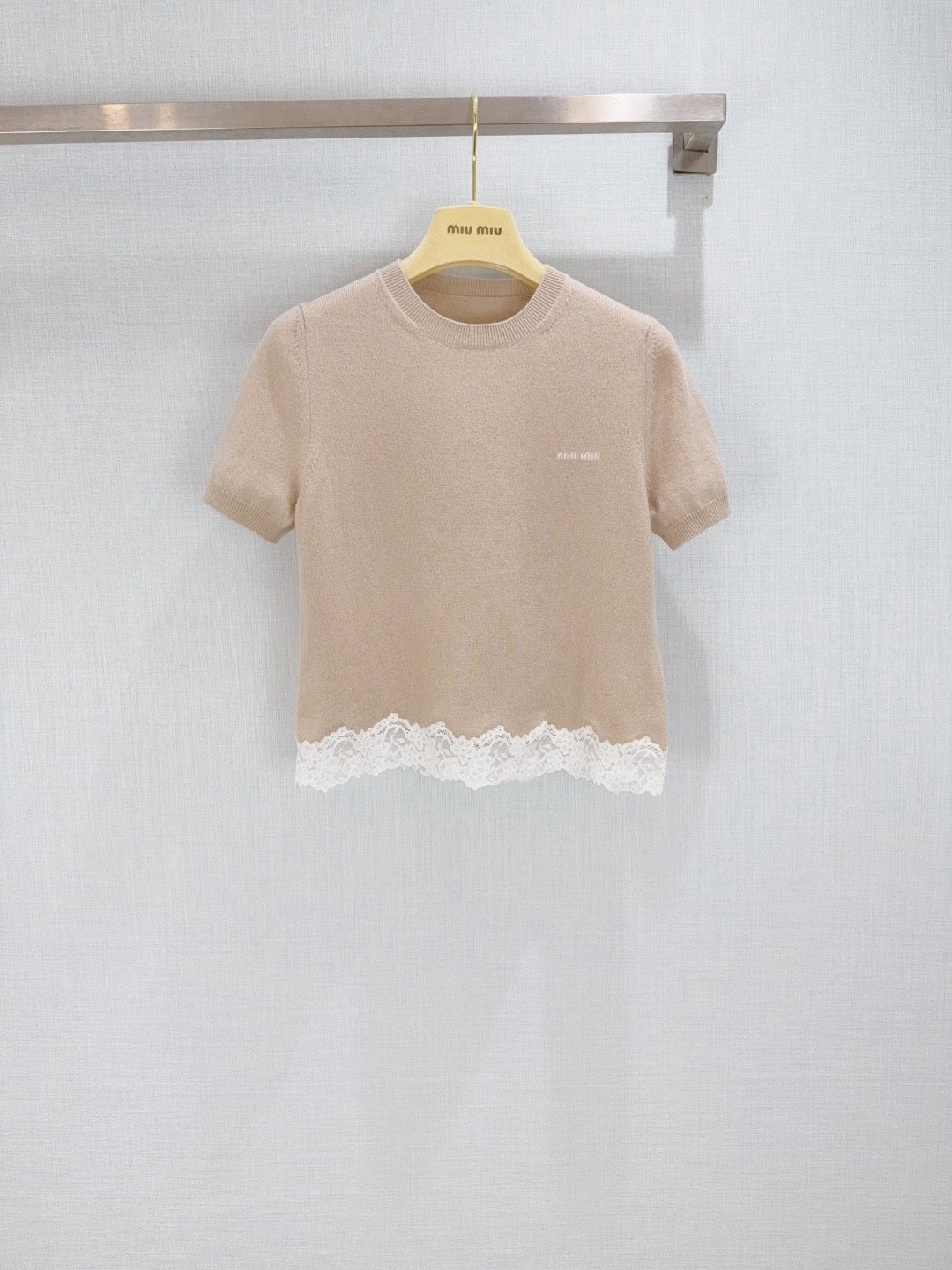 Lace-trimmed knit short-sleeved top