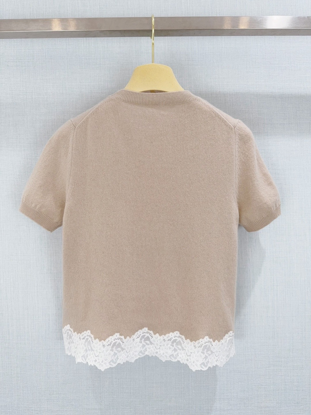 Lace-trimmed knit short-sleeved top